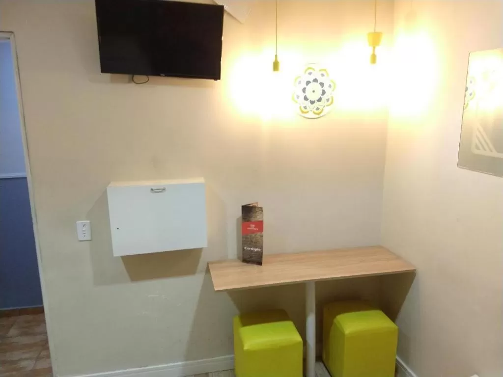 Bedroom, TV/Entertainment Center in Hotel Urban