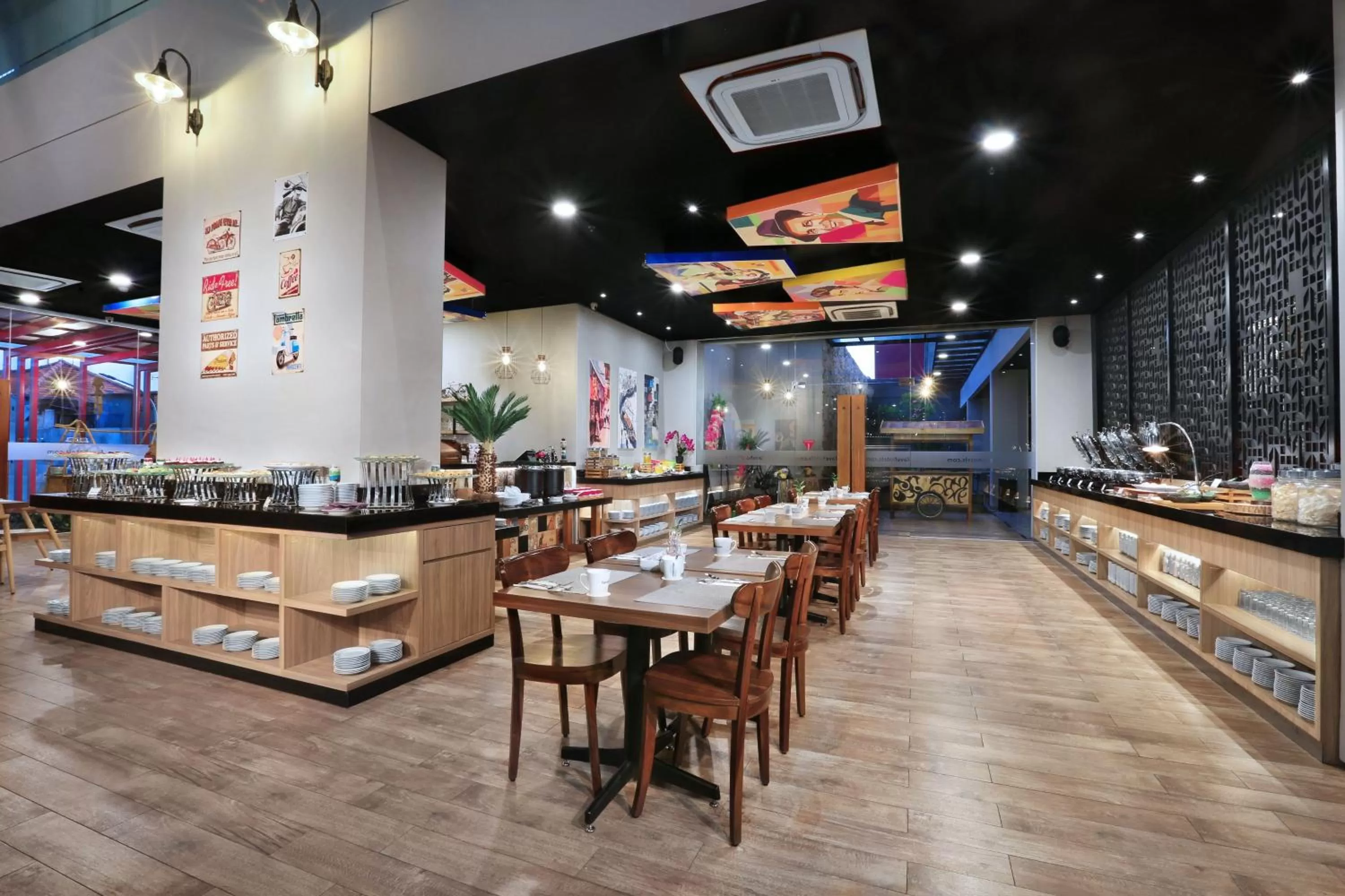 Restaurant/places to eat in favehotel Sidoarjo