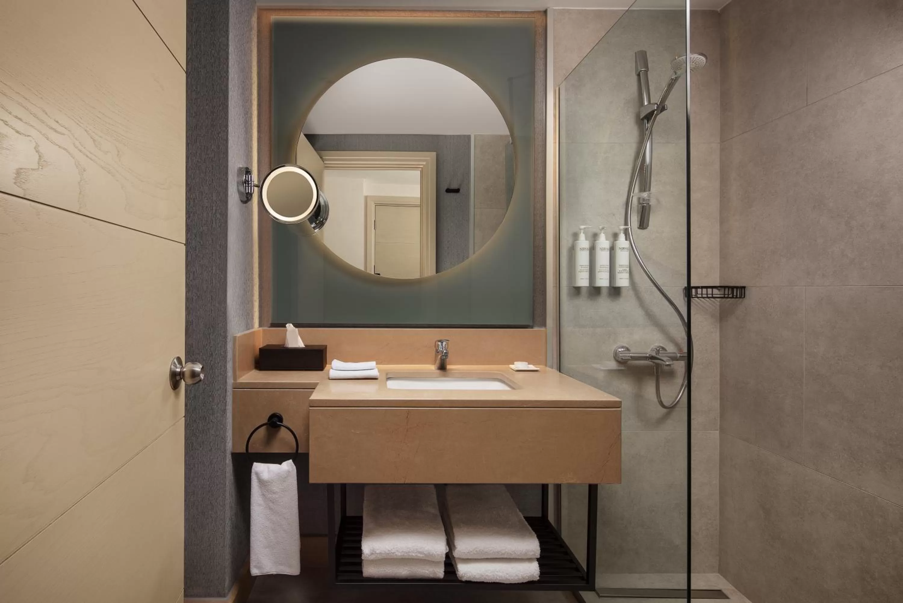 Deluxe King Room in Courtyard by Marriott Istanbul West