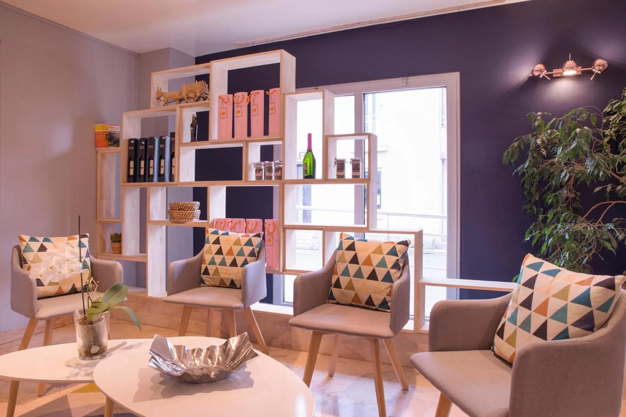 Lobby or reception in The Originals Boutique, Hôtel du Pont Roupt, Mende