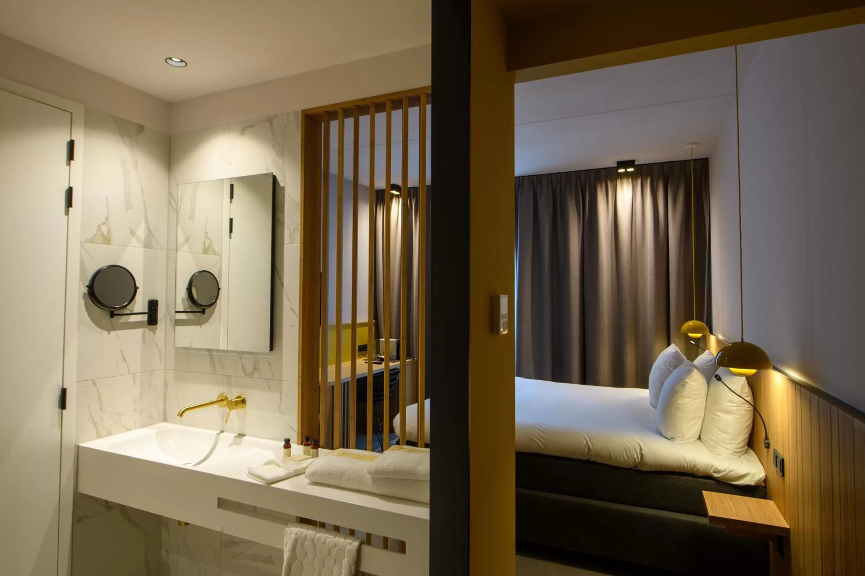Bathroom, Bed in Hotel & Wellness Zuiver