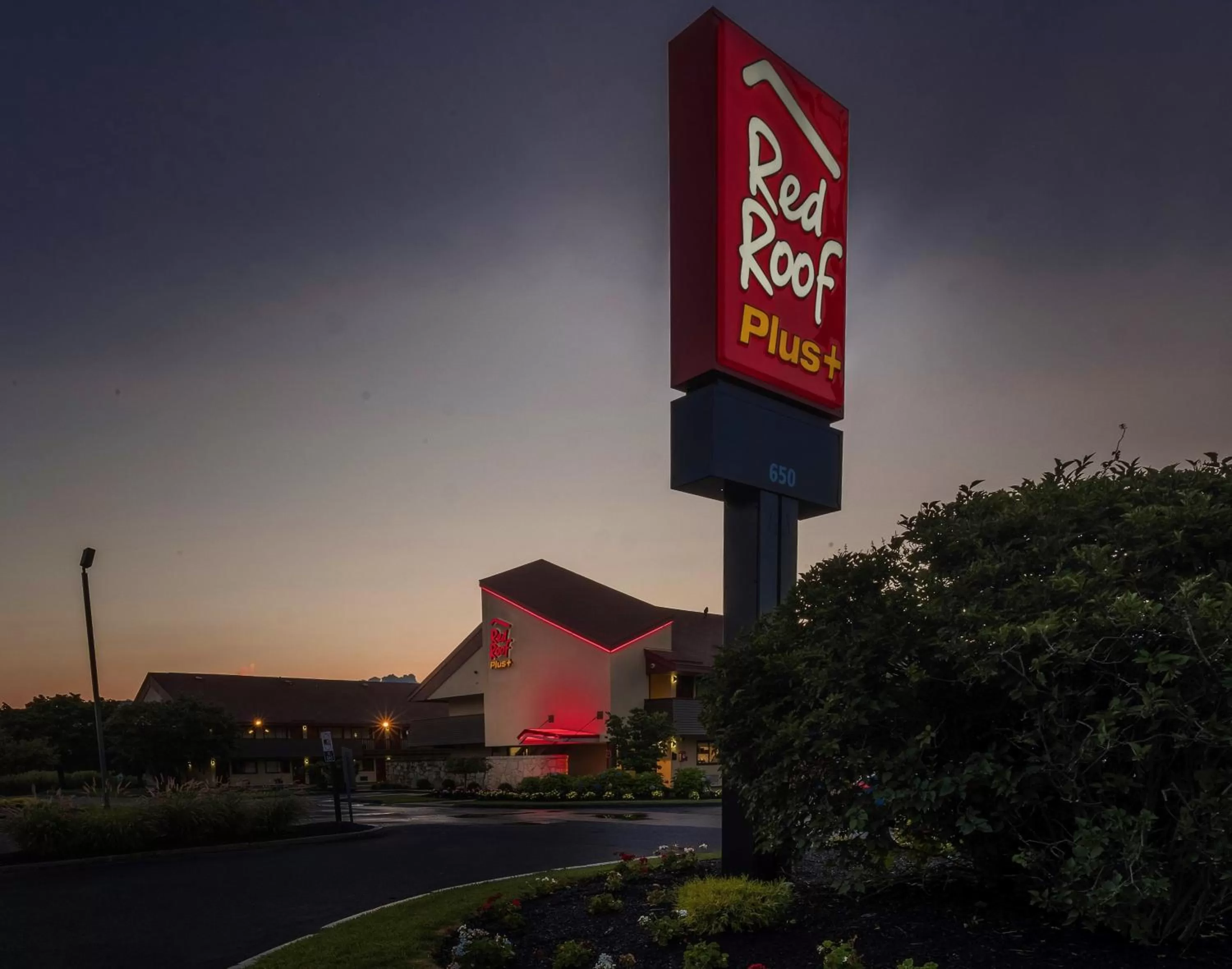 Property building in Red Roof Inn PLUS + Boston - Framingham