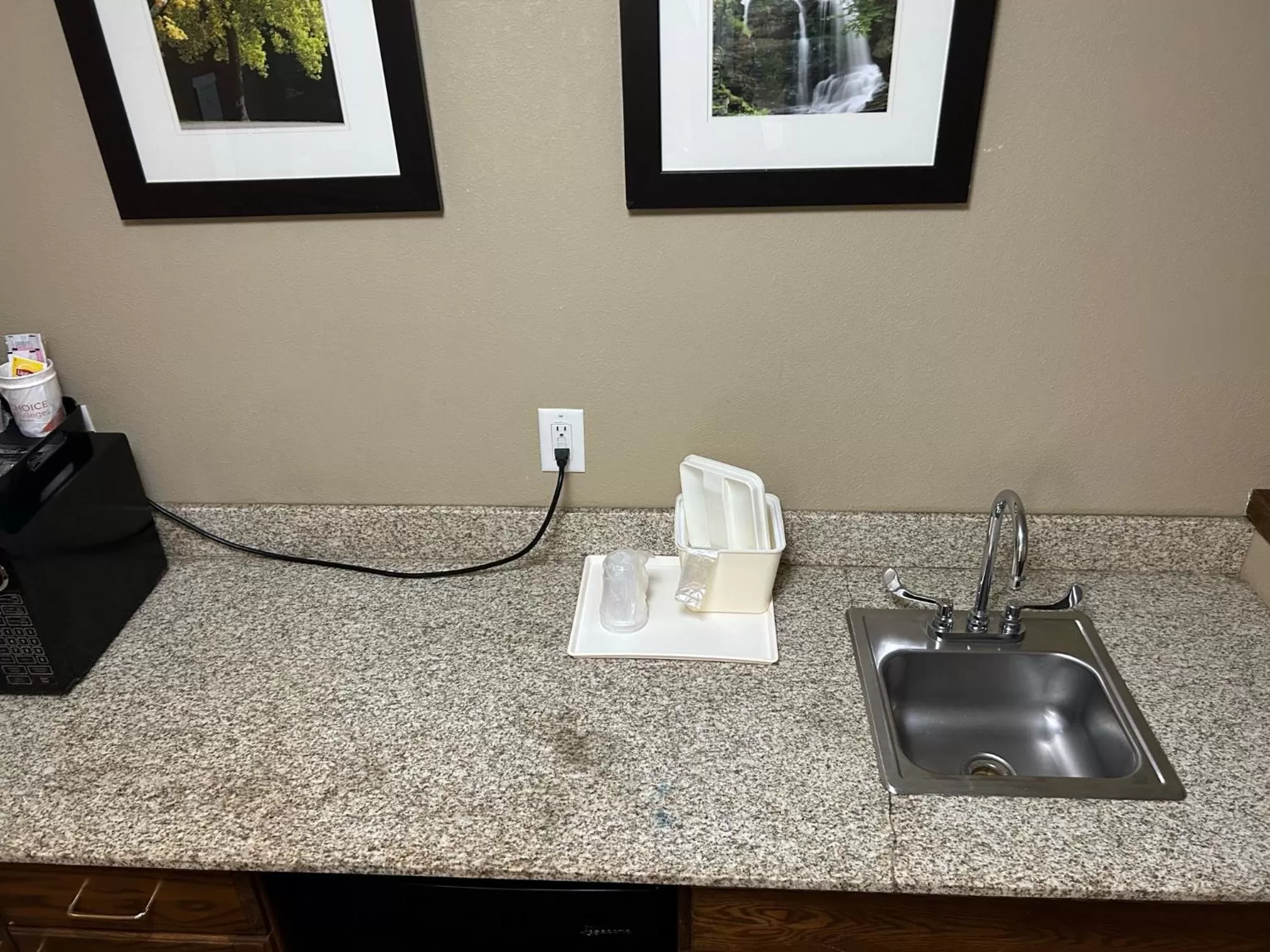 Kitchen or kitchenette in Quality Inn & Suites