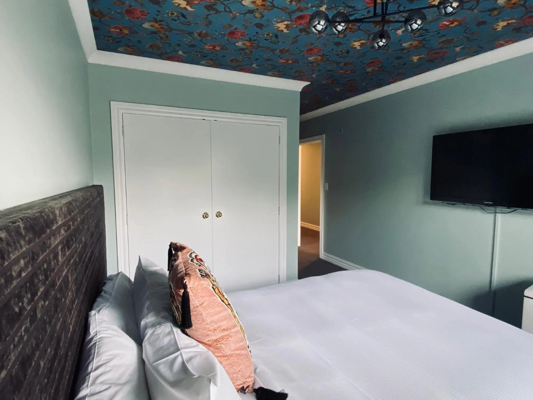 Bedroom, Bed in The Dairy Hotel Queenstown, A Naumi Chapter