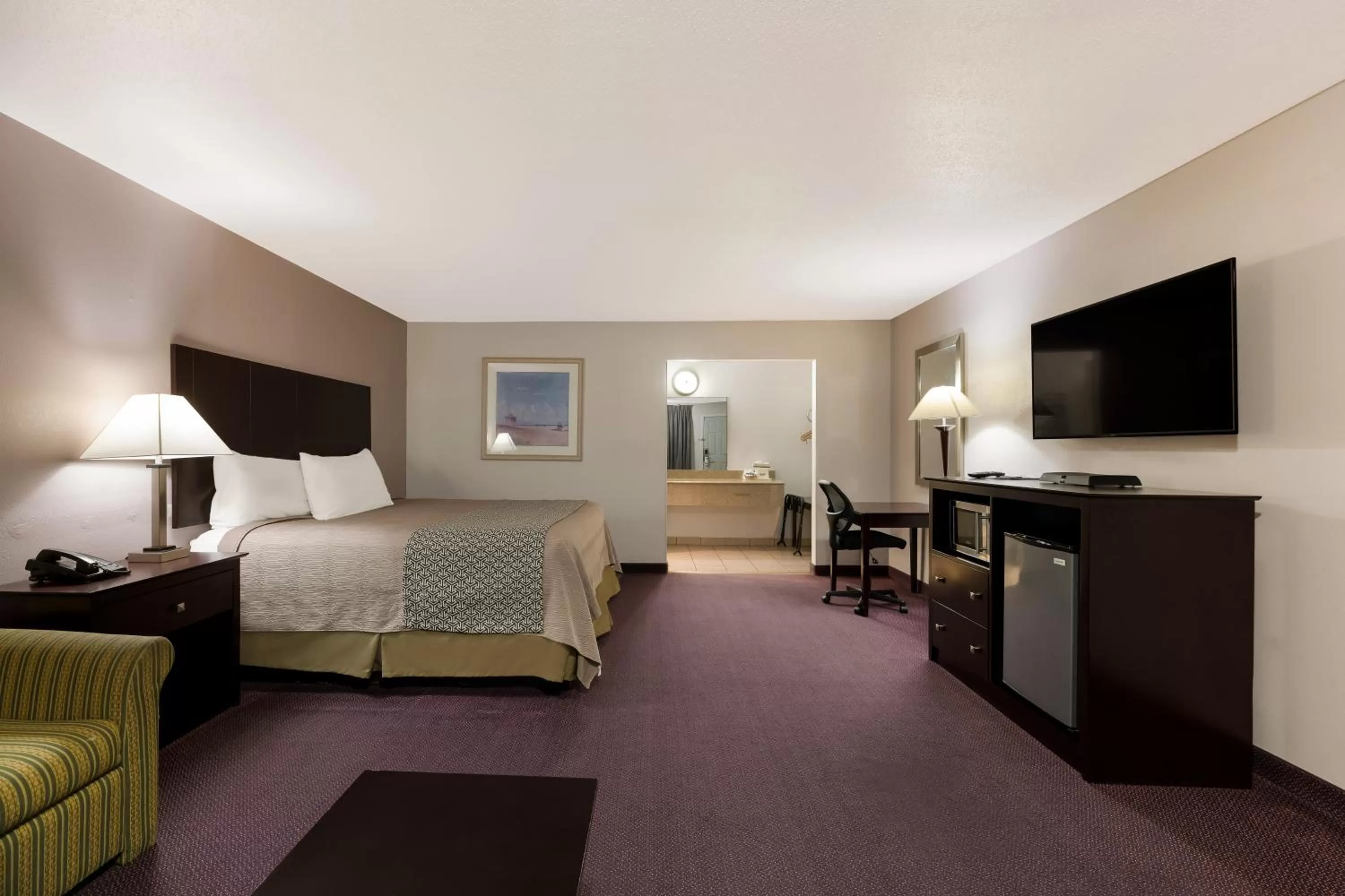 TV and multimedia, Bed in Americas Best Value Inn Alpine