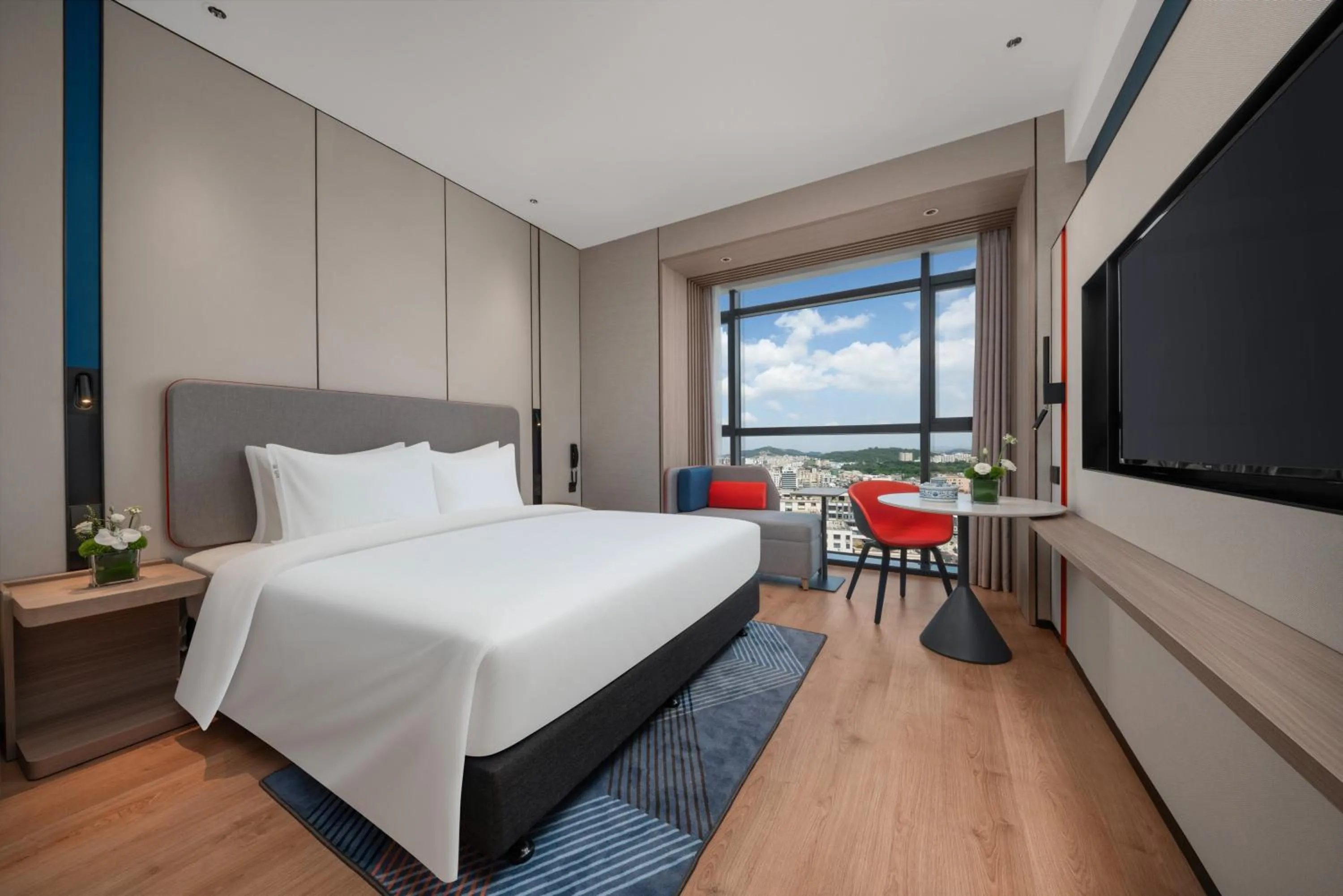 Photo of the whole room, Bed in Holiday Inn Express Shantou Chenghai