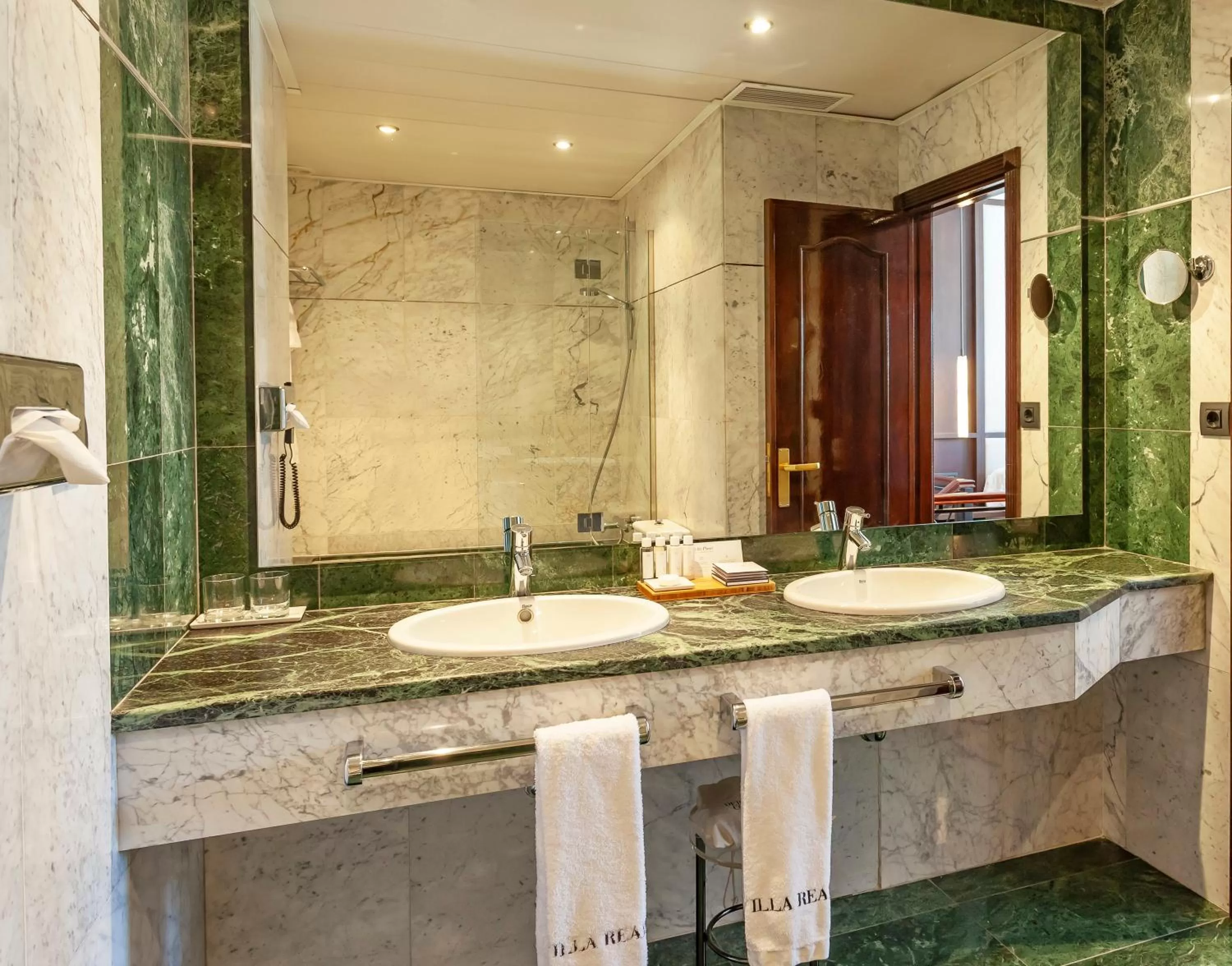 Bathroom in Hotel Villa Real, a member of Preferred Hotels & Resorts