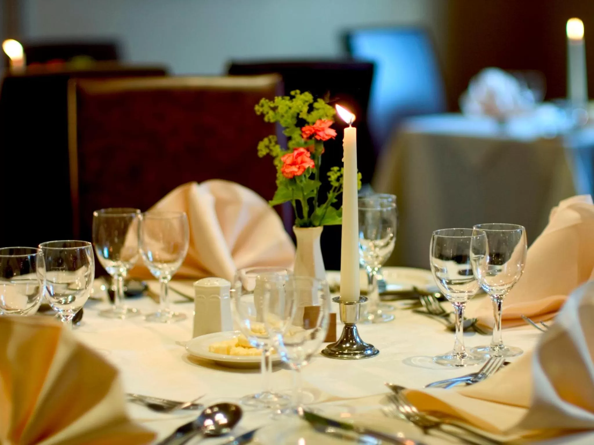 Restaurant/places to eat in Metropole Hotel and Spa