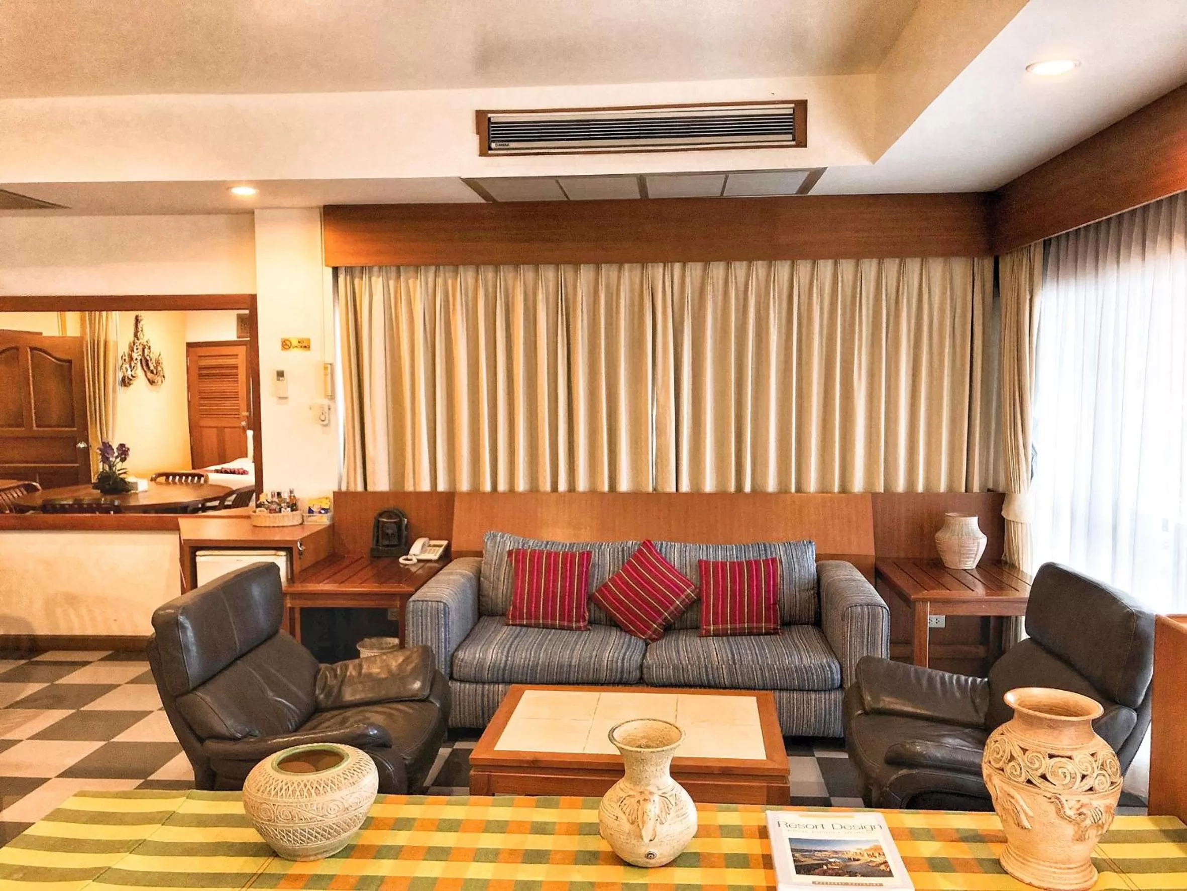 Living room in Birds and Bees Resort