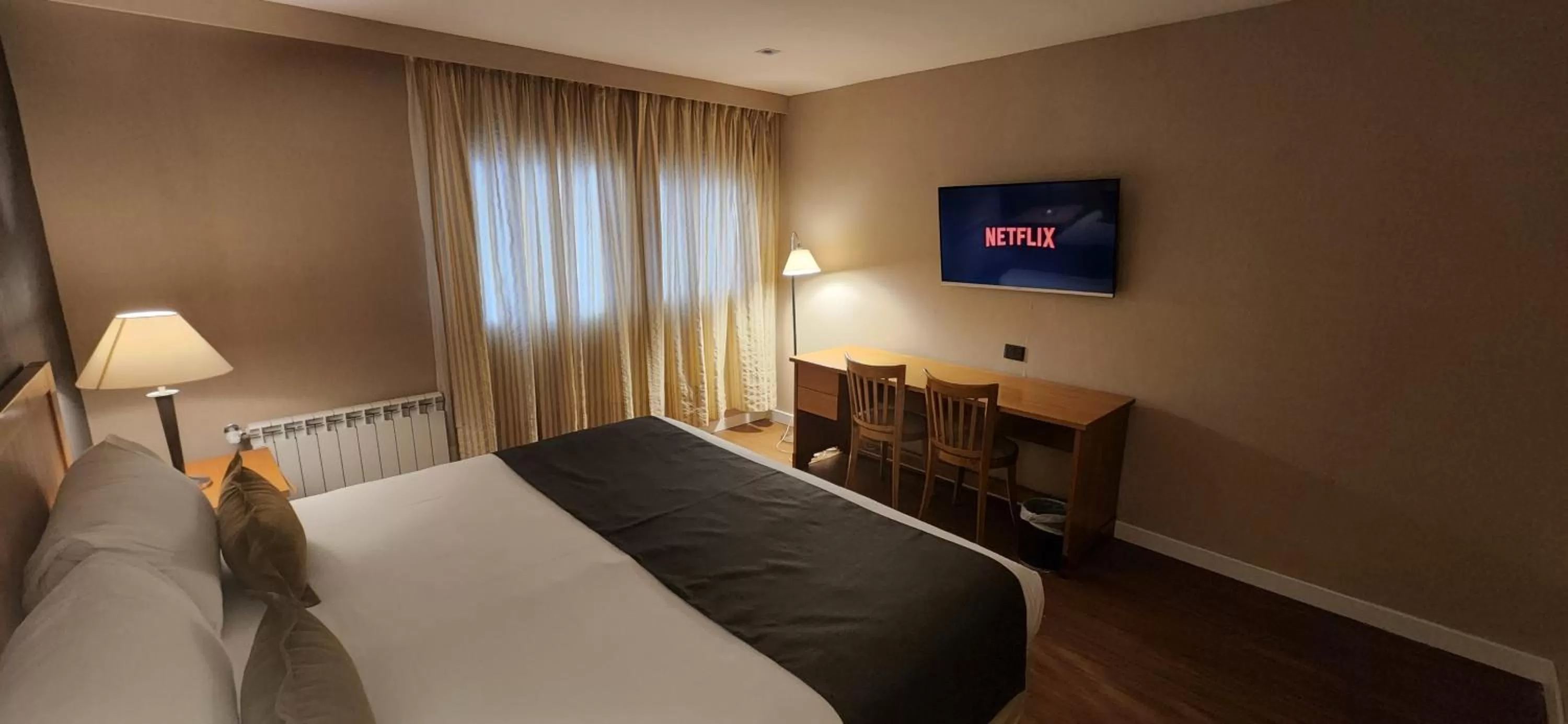 Decorative detail, Bed in Hotel Canal Beagle