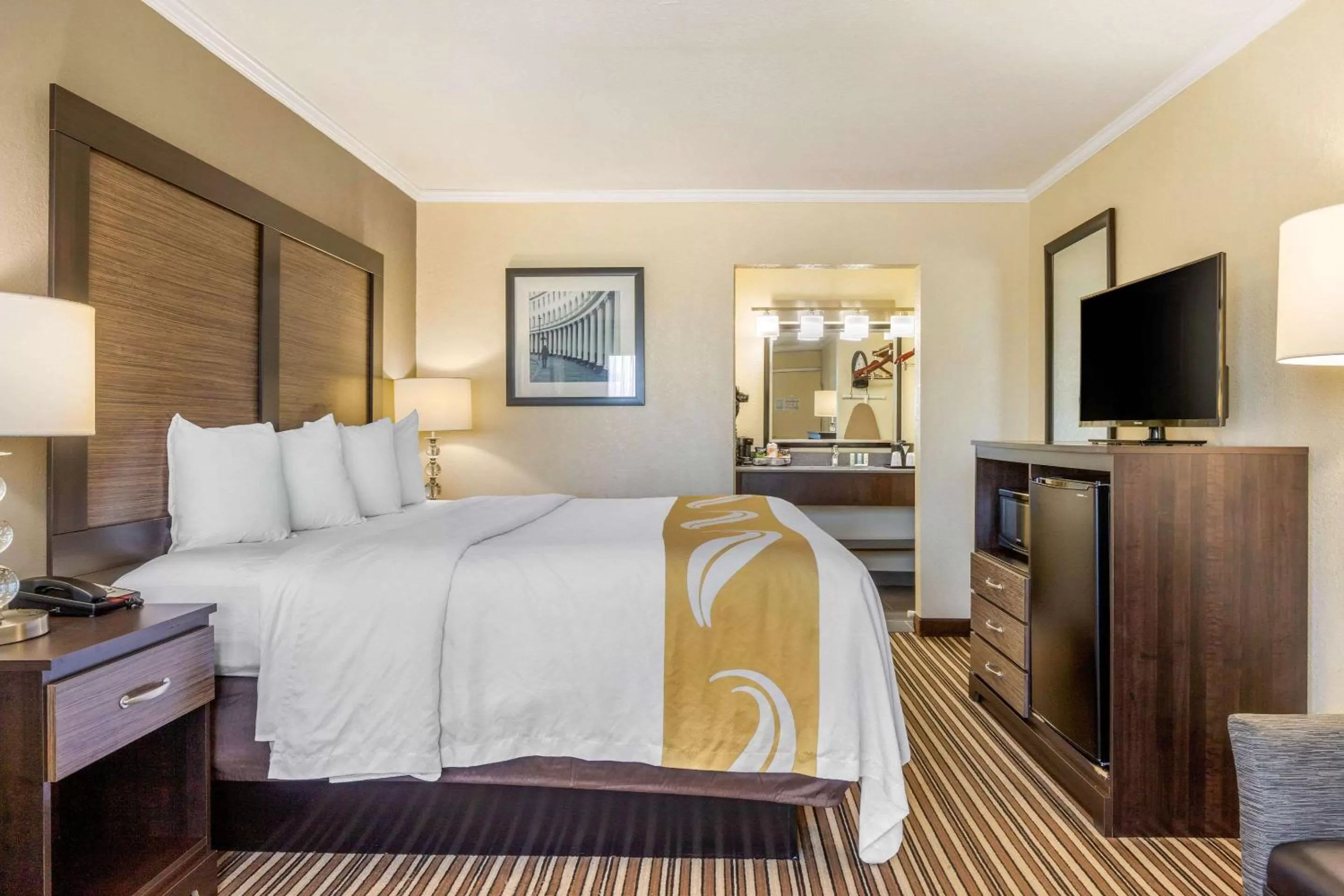 Photo of the whole room, Bed in Quality Inn Airport South