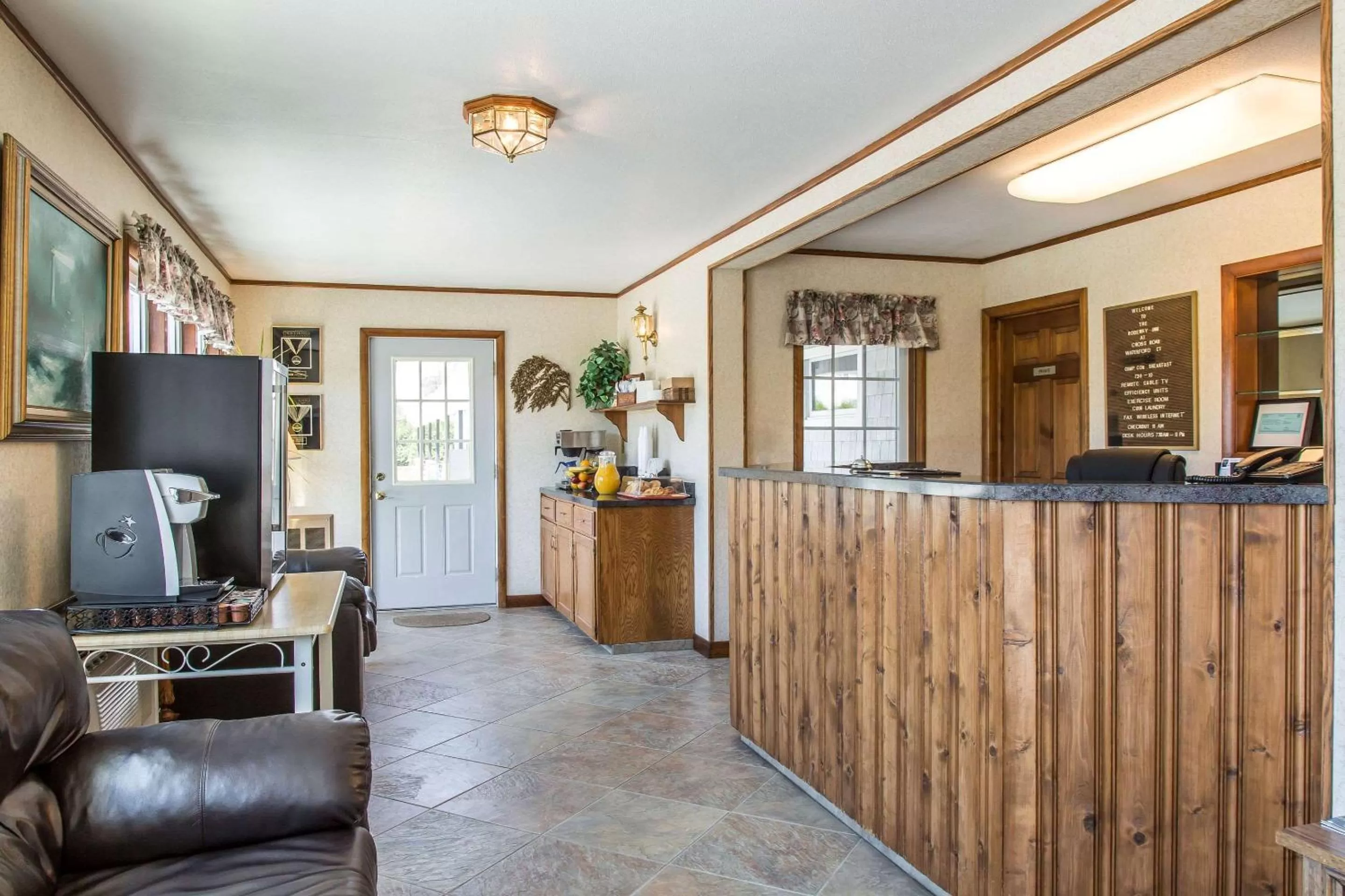 Lobby or reception in Rodeway Inn Waterford - New London