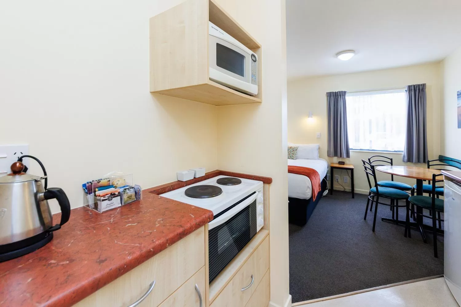 Kitchen or kitchenette in Bella Vista Motel Palmerston North