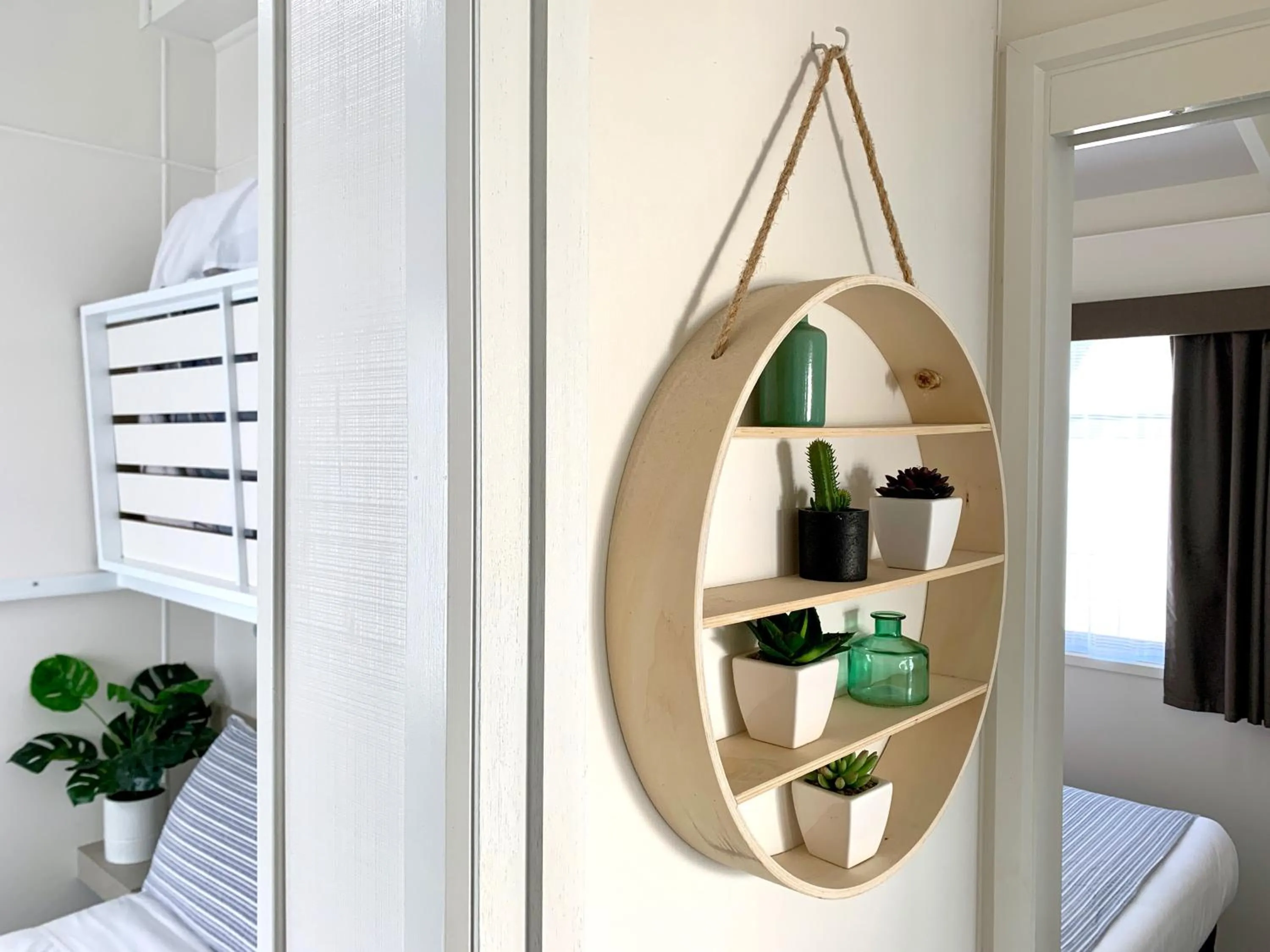 Decorative detail, Bed in Apollo Bay Waterfront Motor Inn