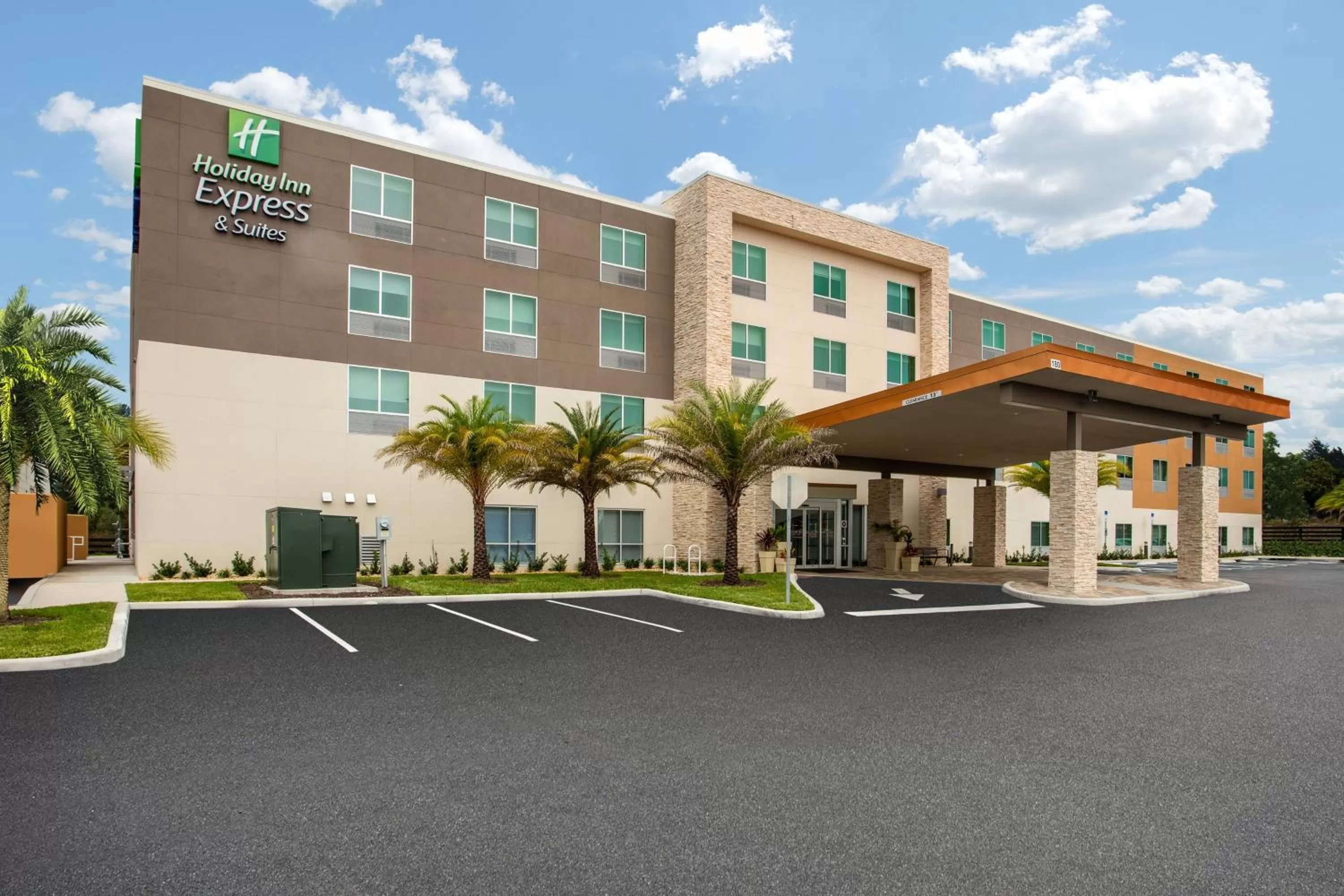 Holiday Inn Express & Suites - Deland South by IHG