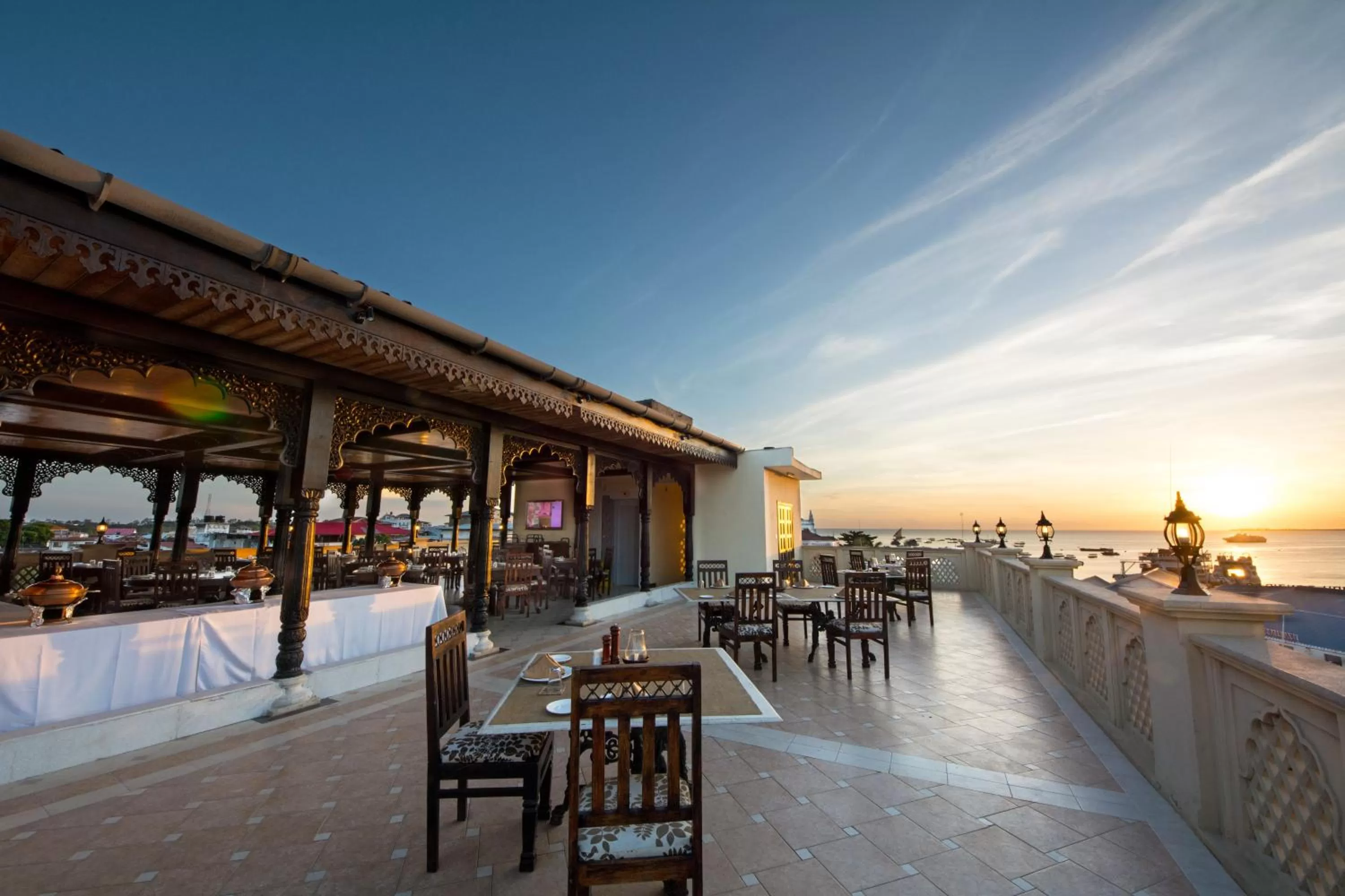 Restaurant/places to eat in Golden Tulip Stone Town Boutique