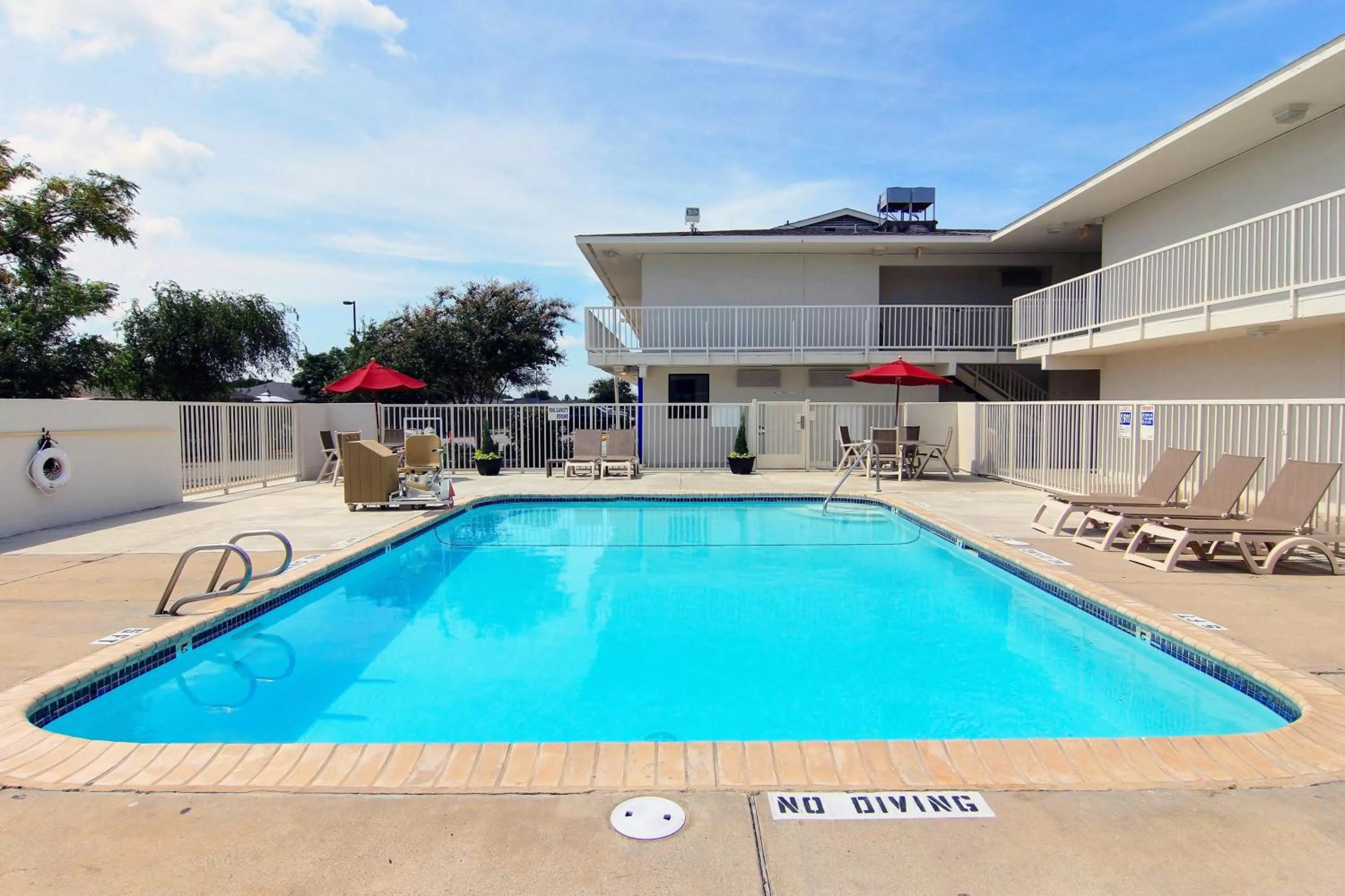Swimming pool in Motel 6-Corpus Christi, TX - Northwest