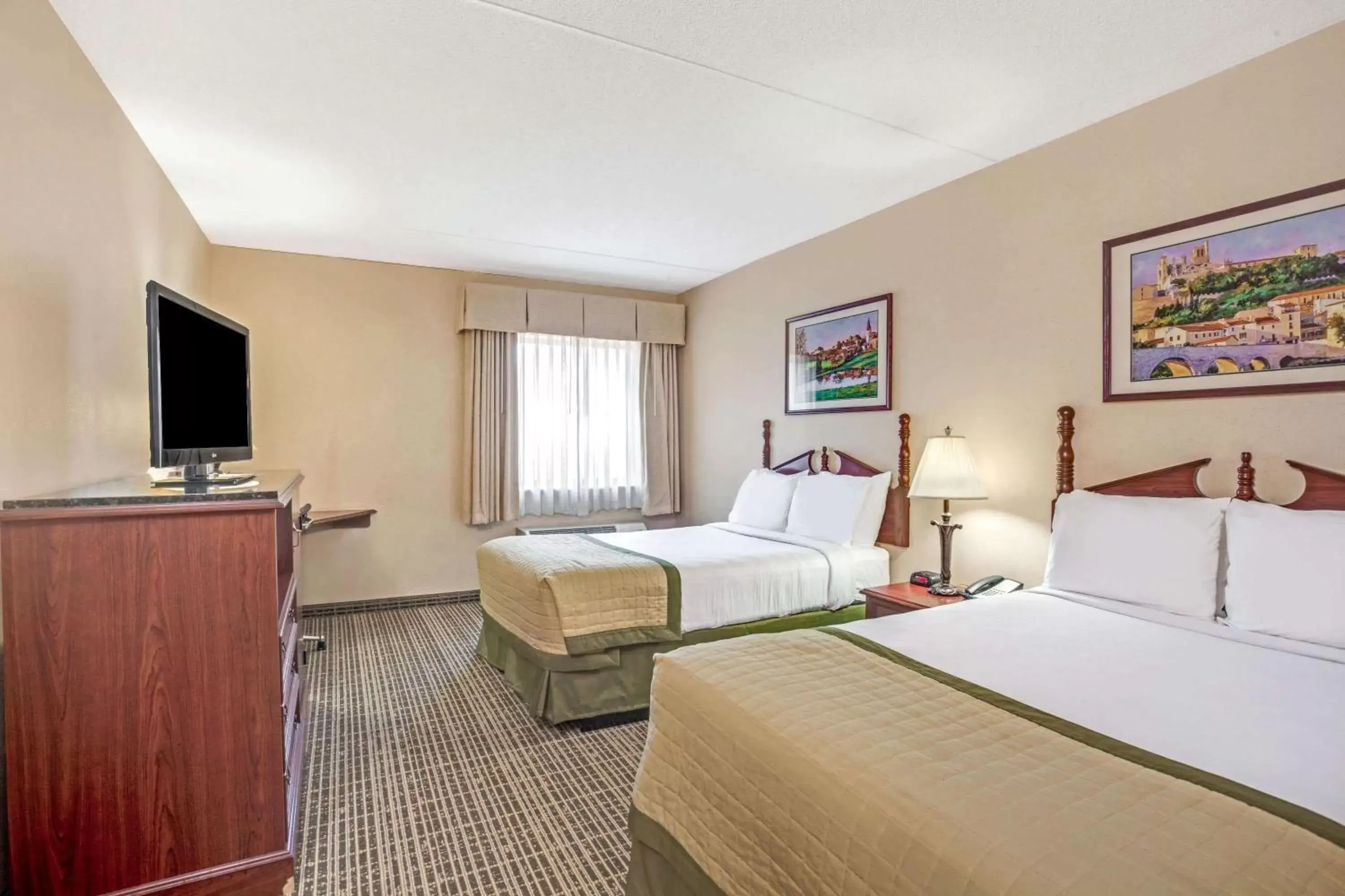 Standard Room with Two Double Beds - Non-Smoking in Baymont by Wyndham Louisville Airport South Standard Room with Two Double Beds - Non-Smoking in Baymont by Wyndham Louisville Airport South