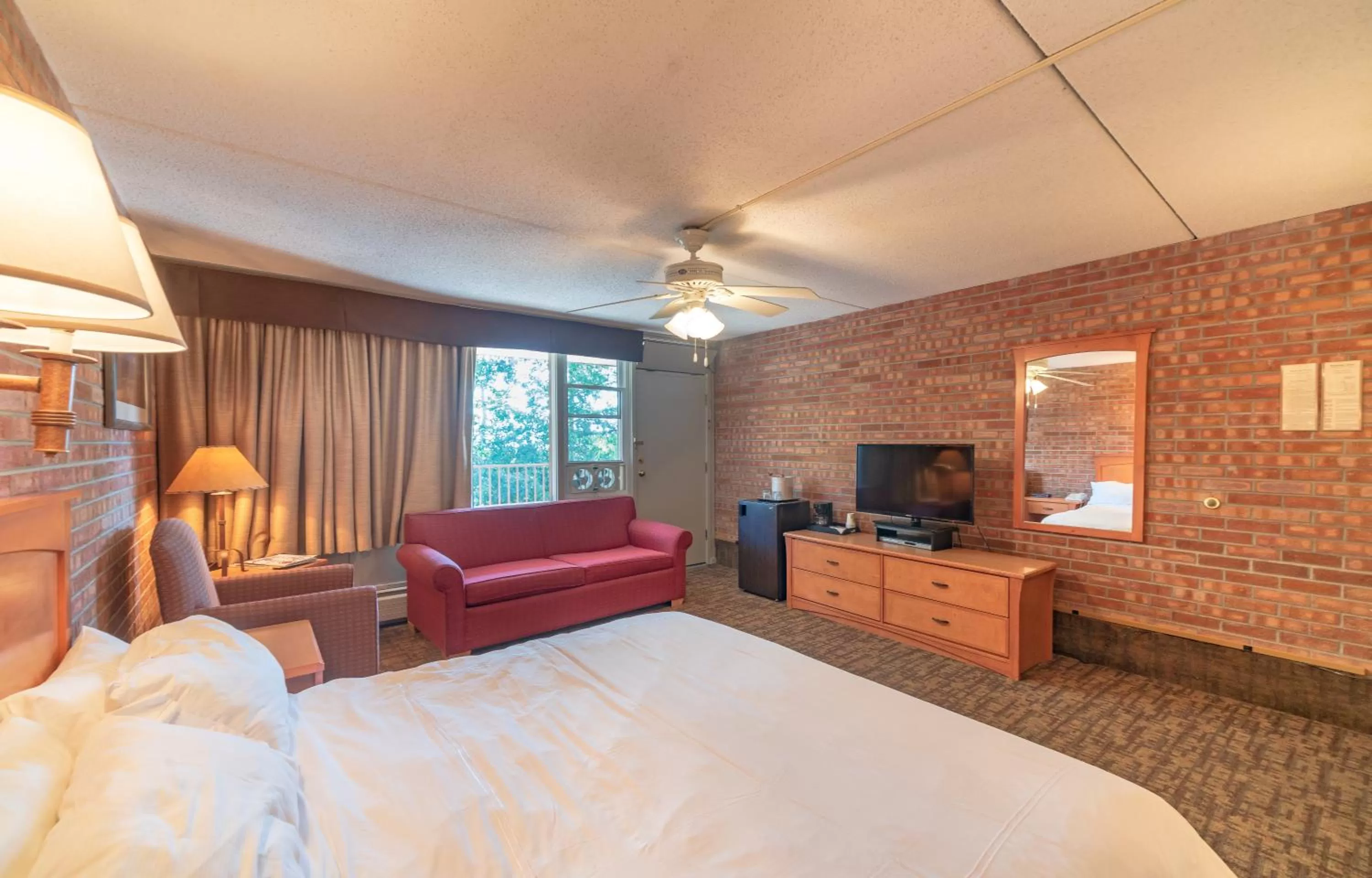 Photo of the whole room, Bed in Mountain Chalet Snowmass