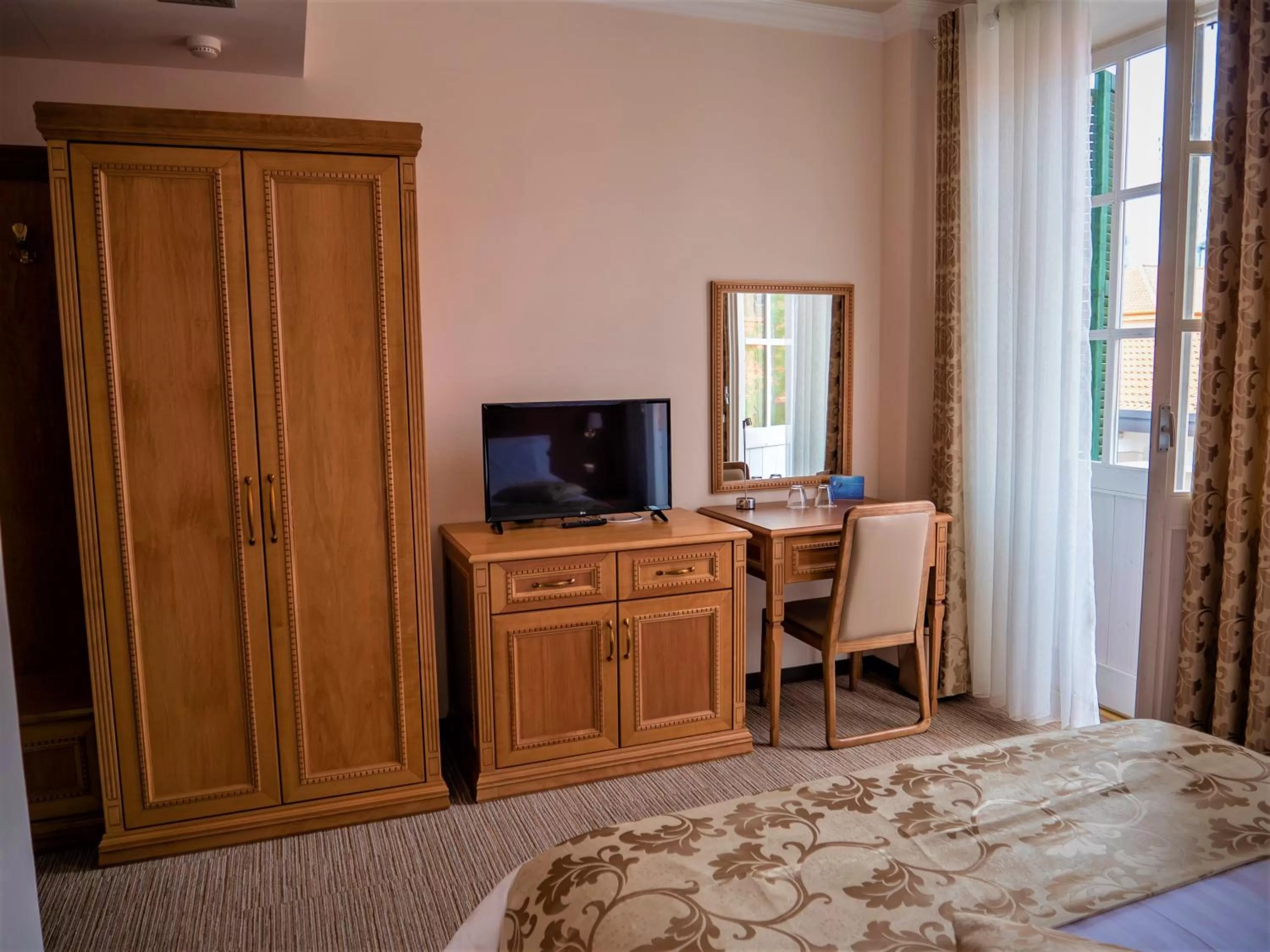 Property building, Bed in Hotel Boka