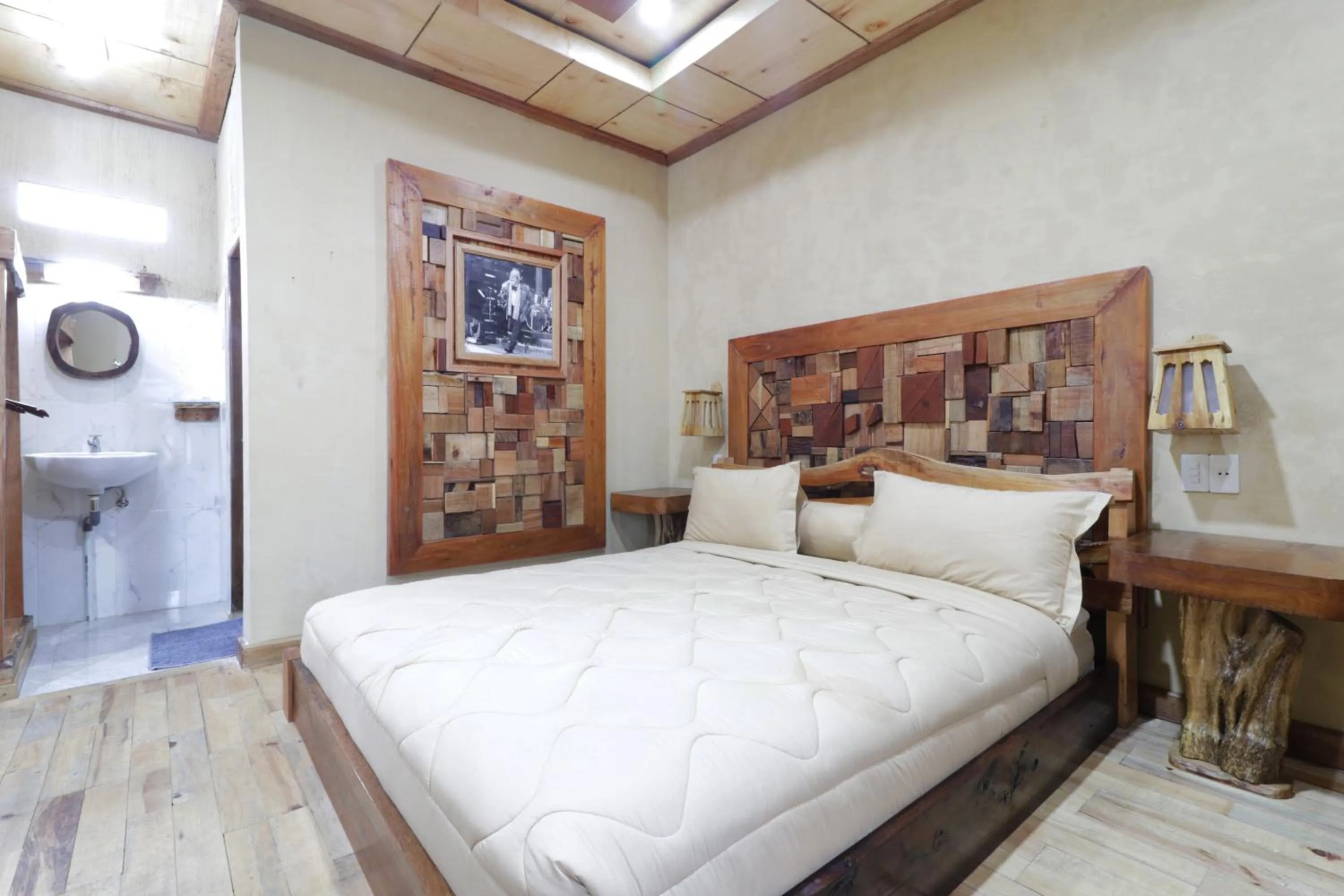 Bedroom, Bed in Alloyna Country Cottage Brastagi