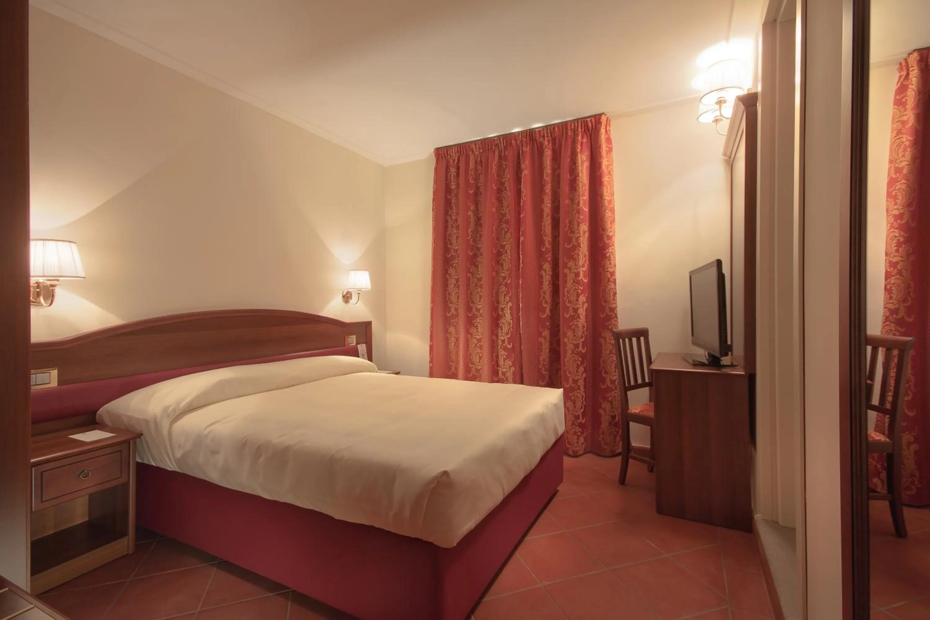 Photo of the whole room, Bed in Relais La Corte di Cloris