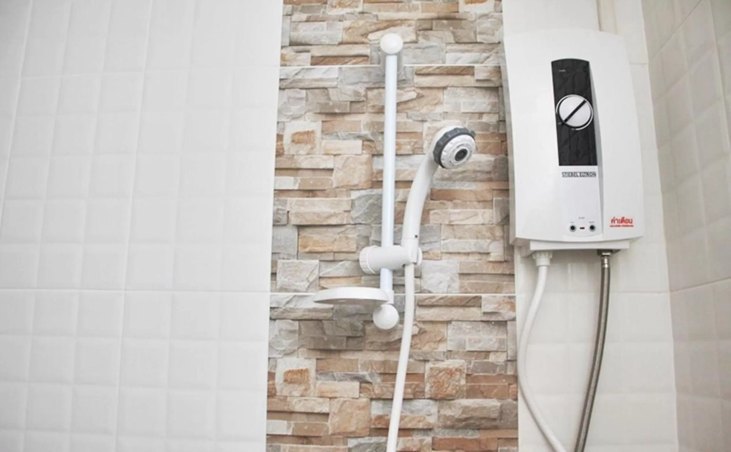 Shower in Baansiri Chiangrai