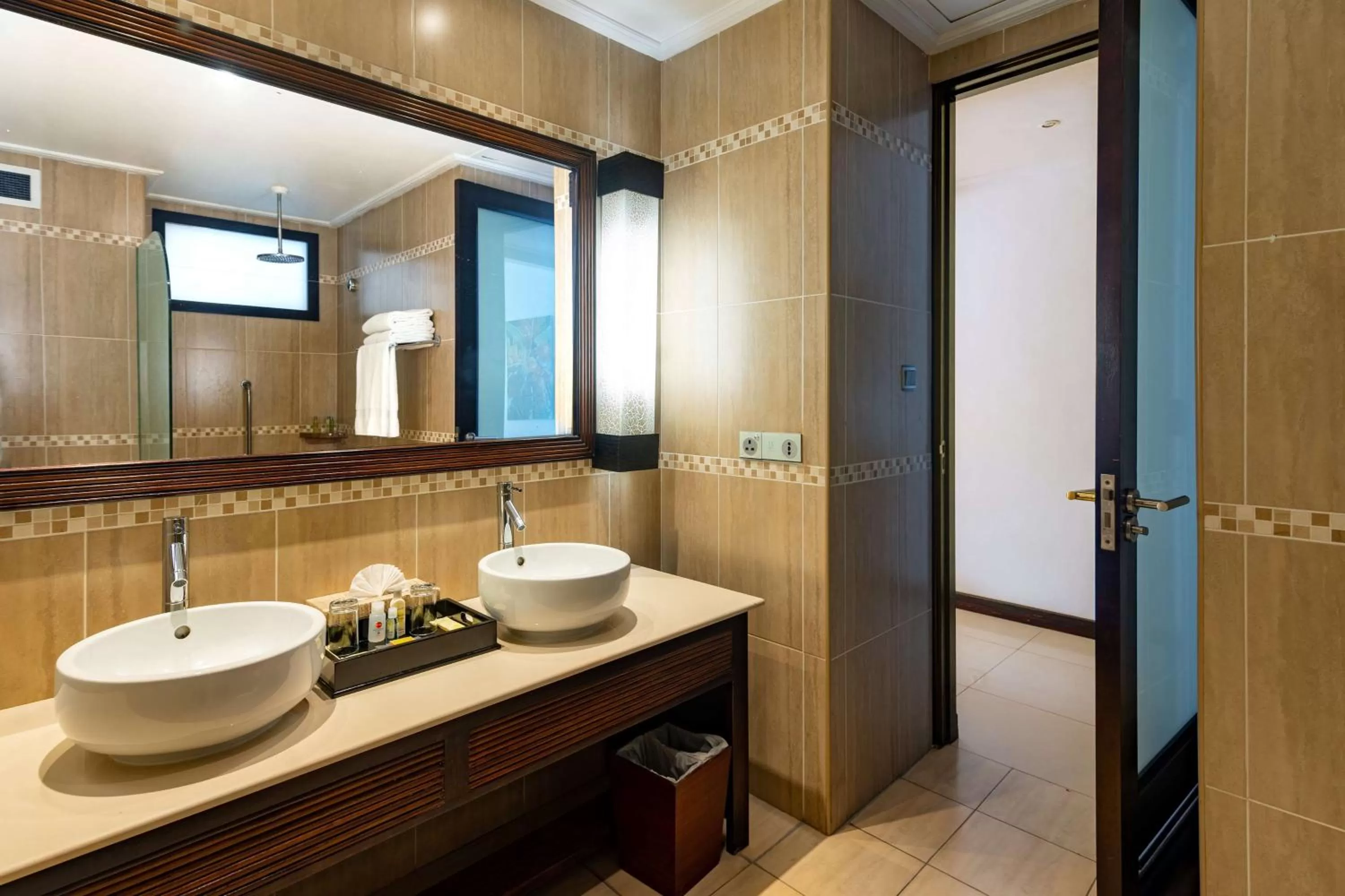 Shower in DoubleTree by Hilton Seychelles Allamanda Resort & Spa