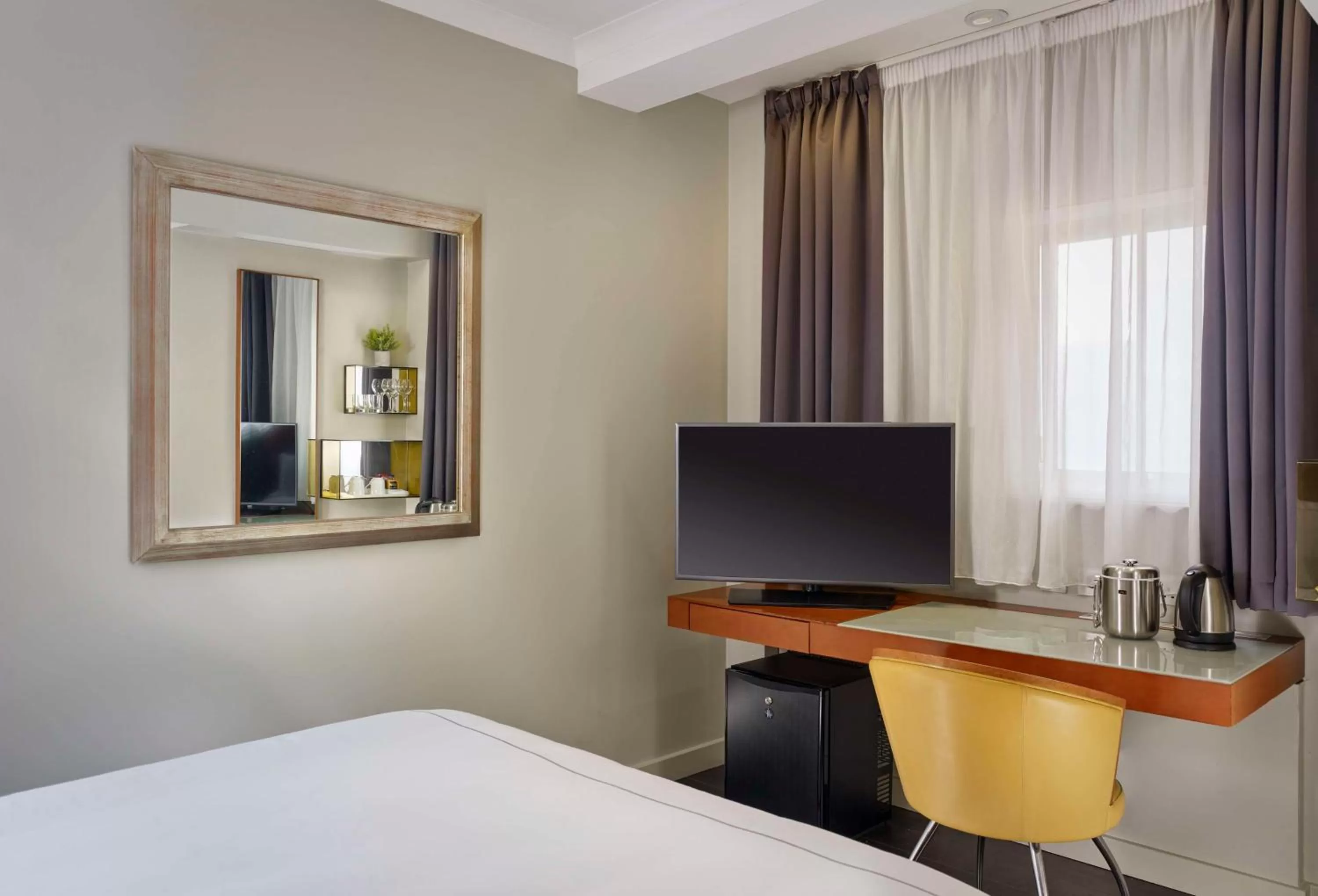 Bedroom, Bed in Park Plaza Nottingham