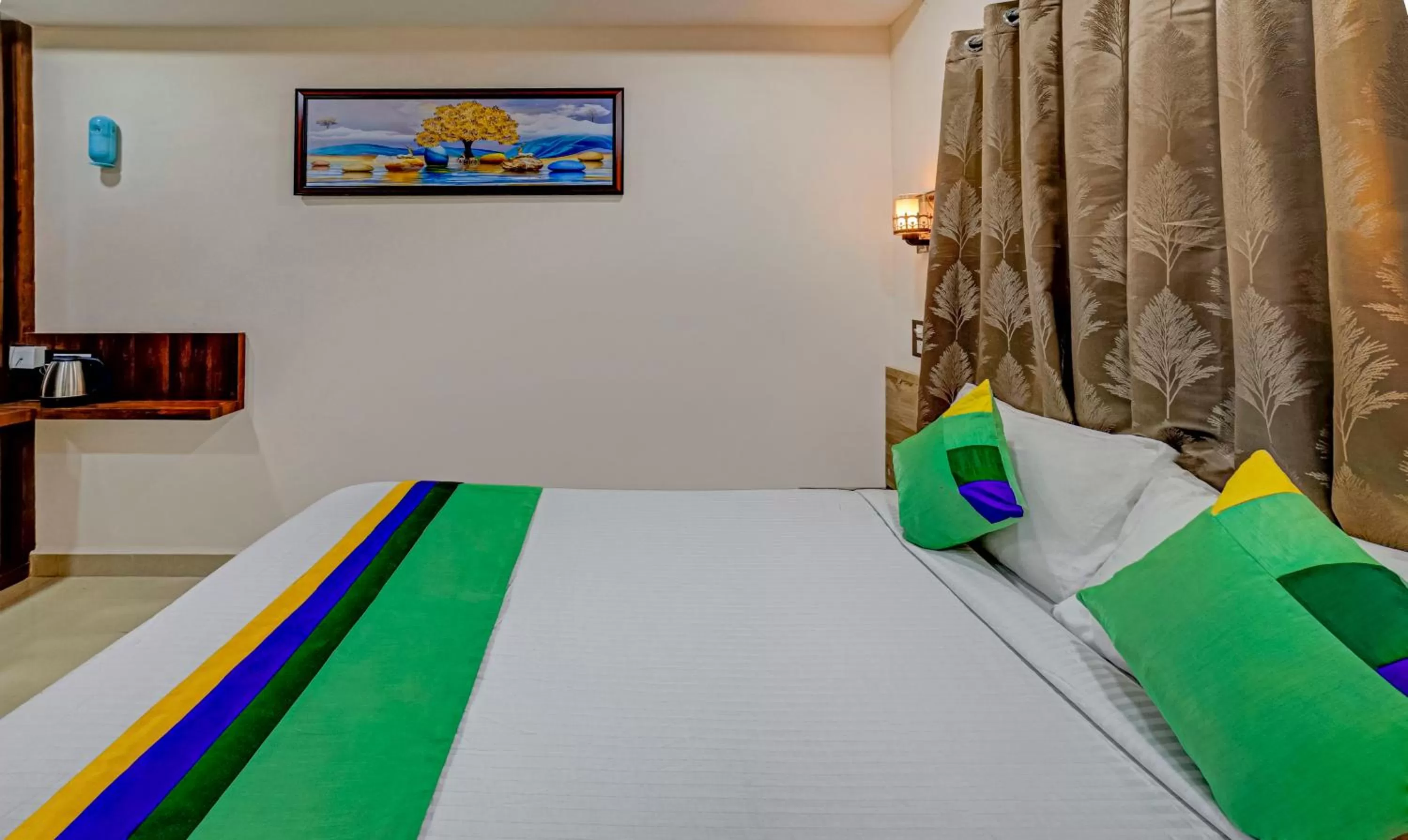 Bedroom, Bed in Treebo Seven Inn