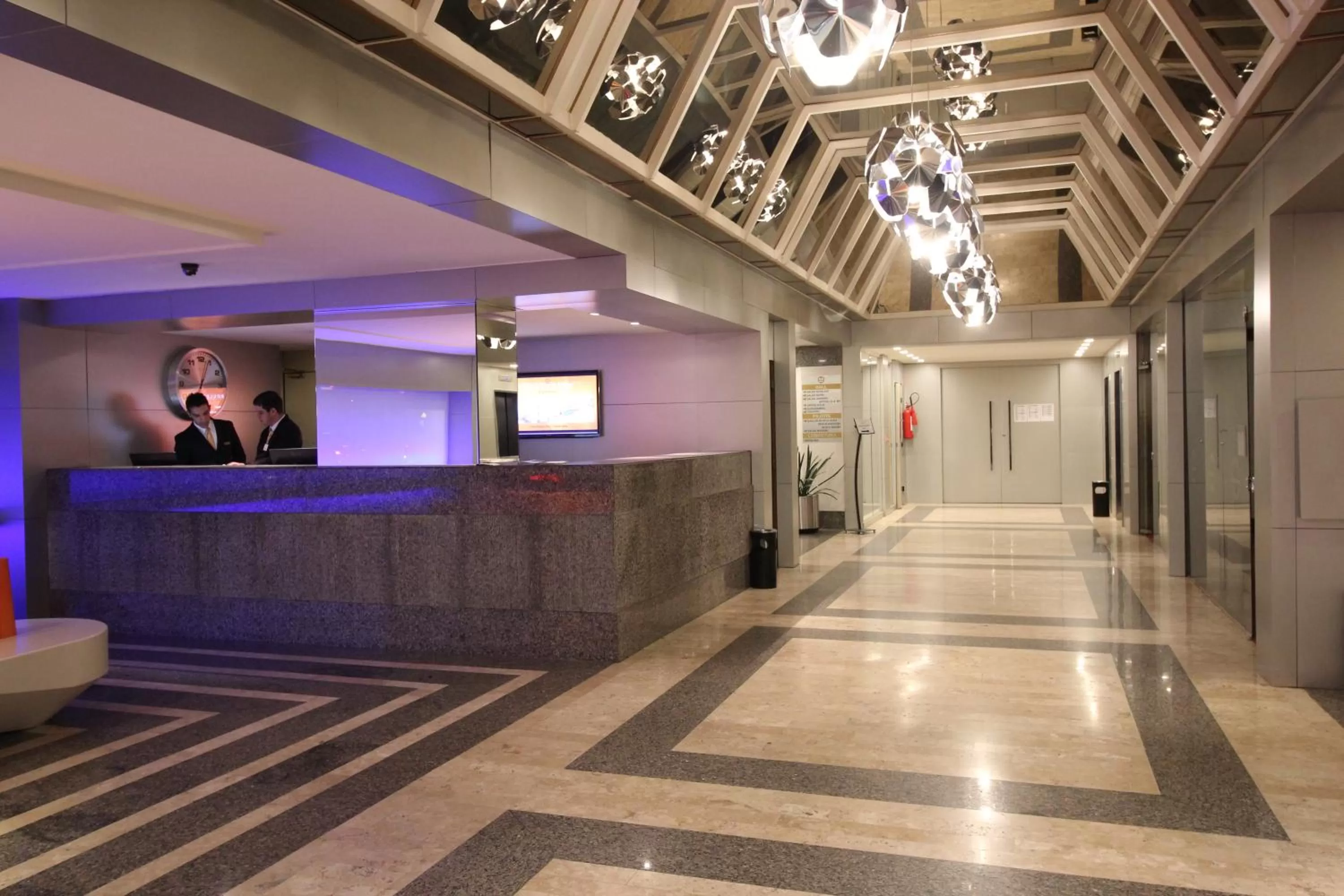 Night in Boulevard Plaza