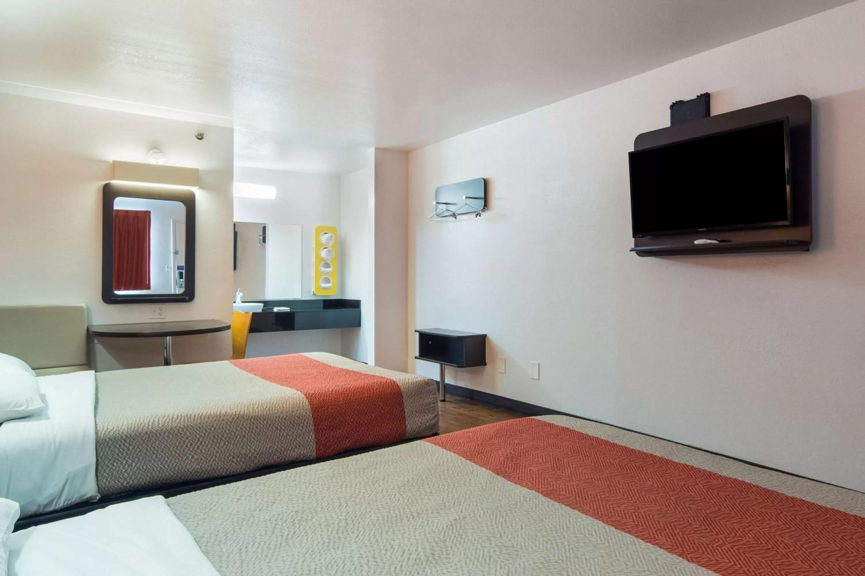 TV and multimedia, Bed in Motel 6-Bremen, GA