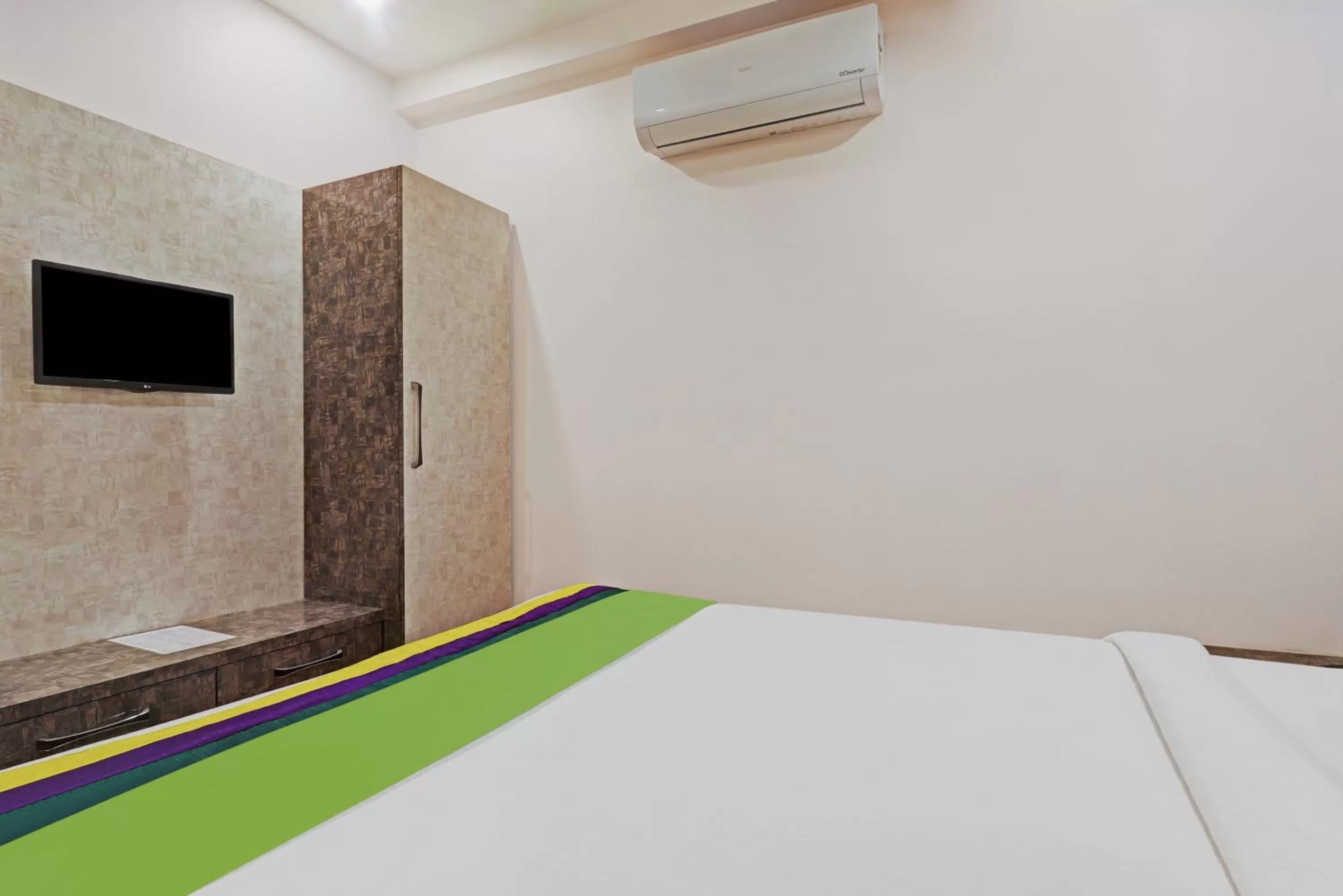 Bedroom, Bed in Itsy Hotels Ransu Residency