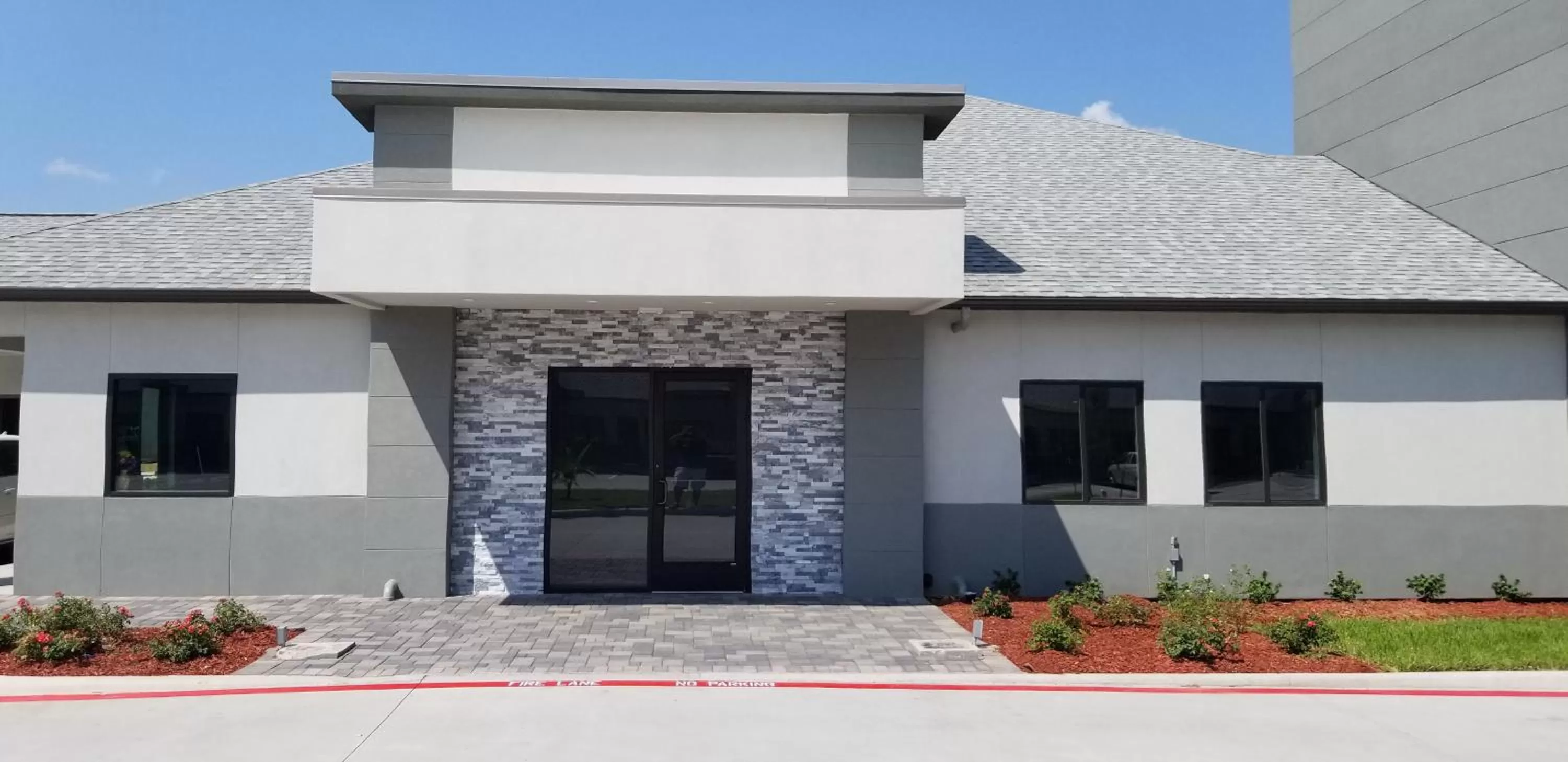 Property building in Studio 6 Deer Park, Tx