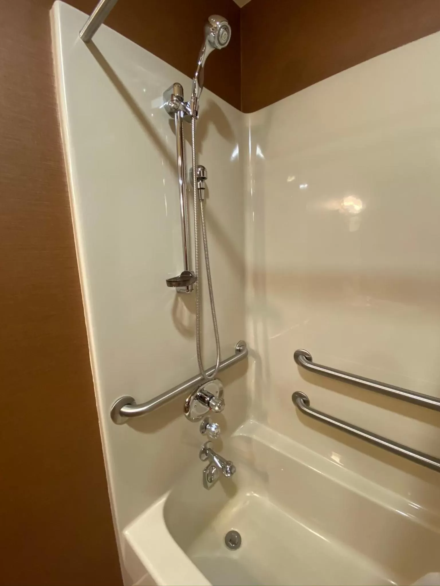 Shower in Chambery Inn