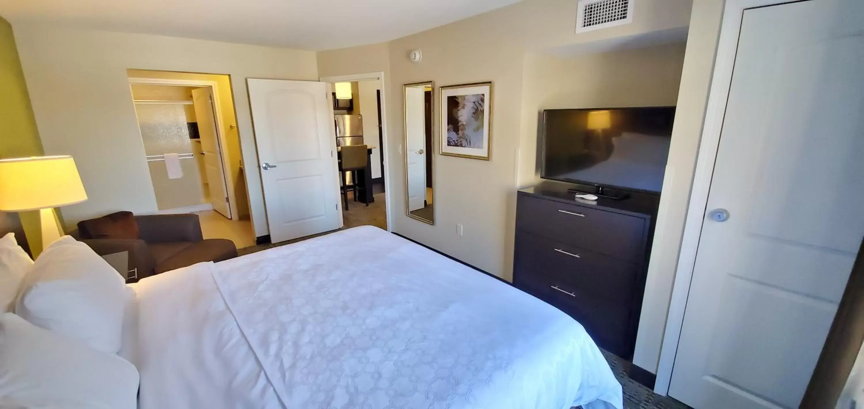 One-Bedroom King Suite - Disability Access Hearing Accessible in Staybridge Suites Eau Claire - Altoona, an IHG Hotel One-Bedroom King Suite - Disability Access Hearing Accessible in Staybridge Suites Eau Claire - Altoona, an IHG Hotel