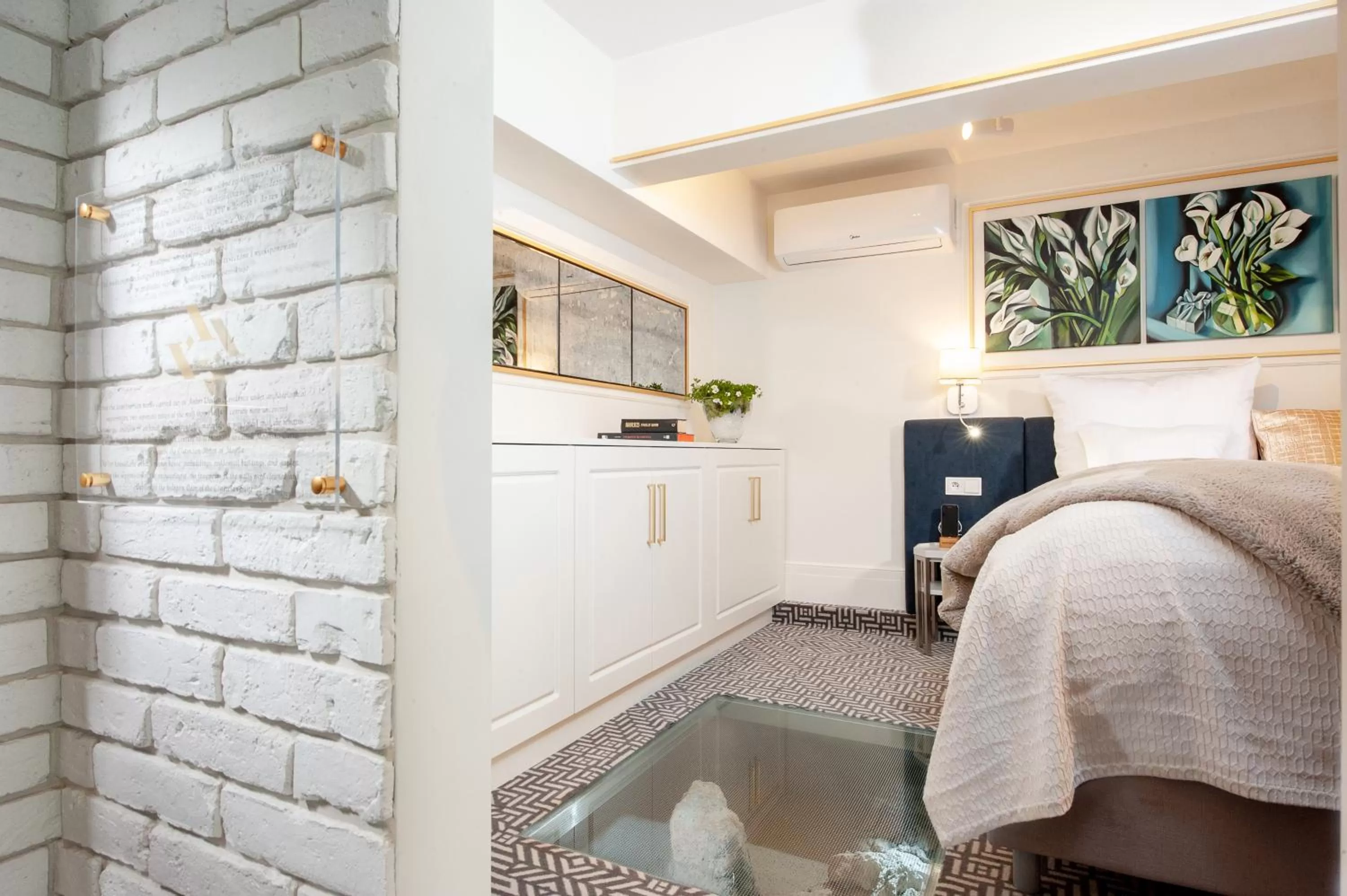 Bed in Amber Design Residence