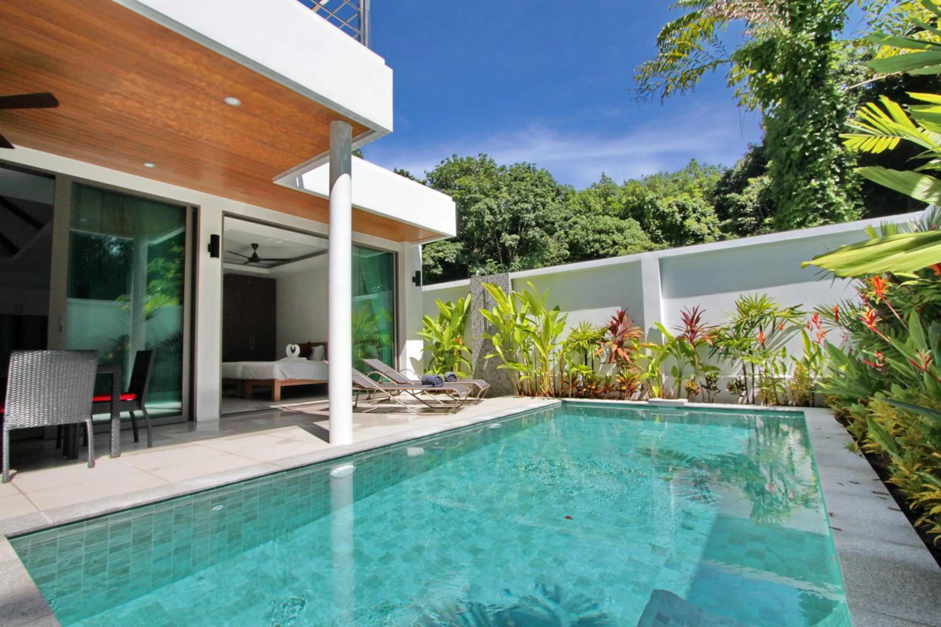Swimming pool in Ya Nui Beach Villas