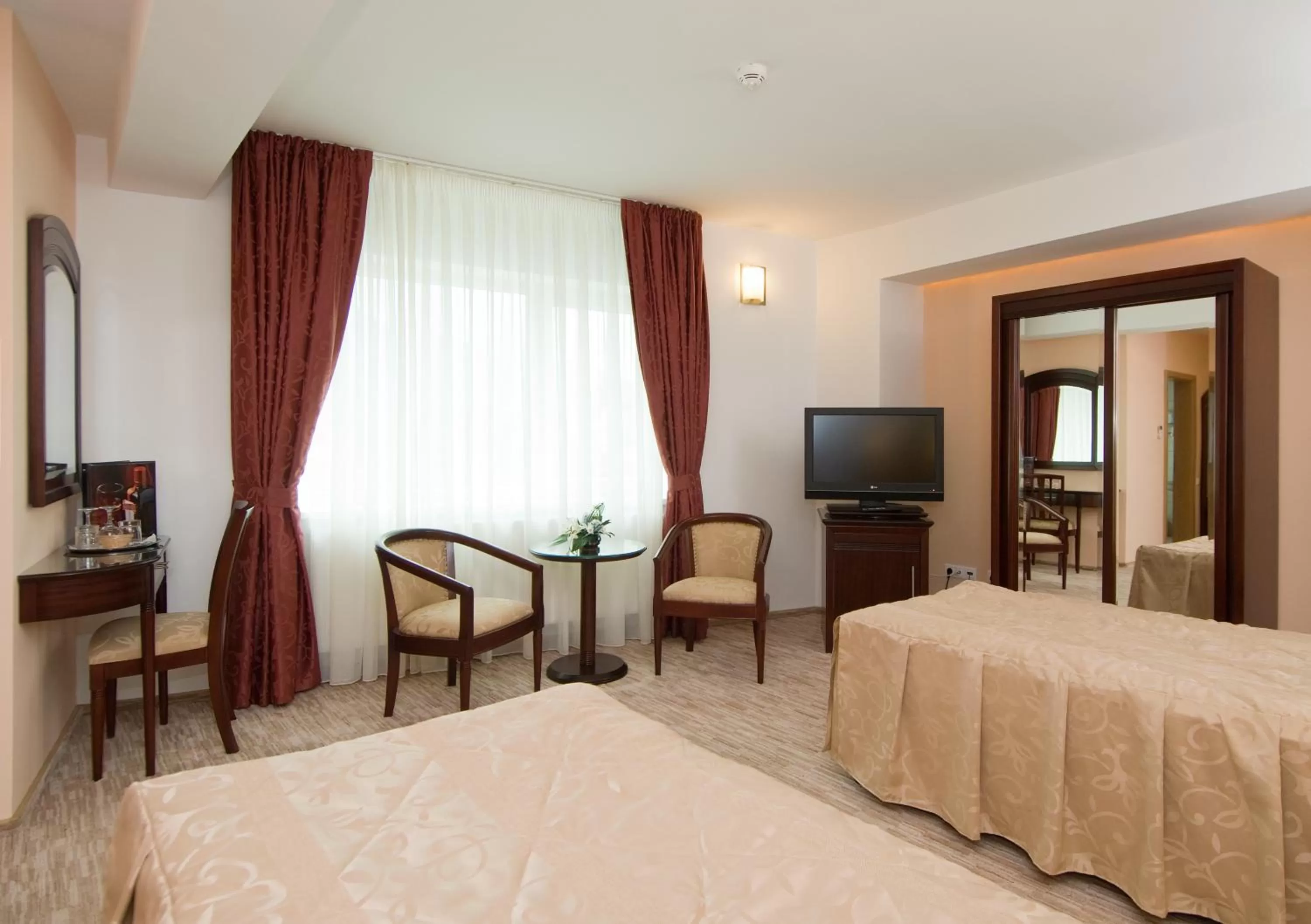 Photo of the whole room, Bed in Hotel Ambient