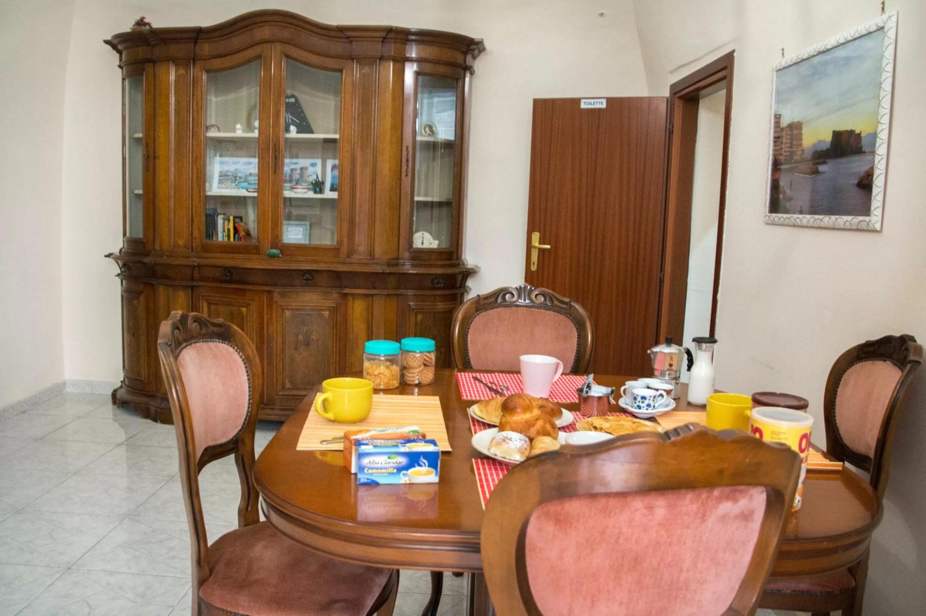 Living room, Restaurant/Places to Eat in B&B Carbonara Napoli