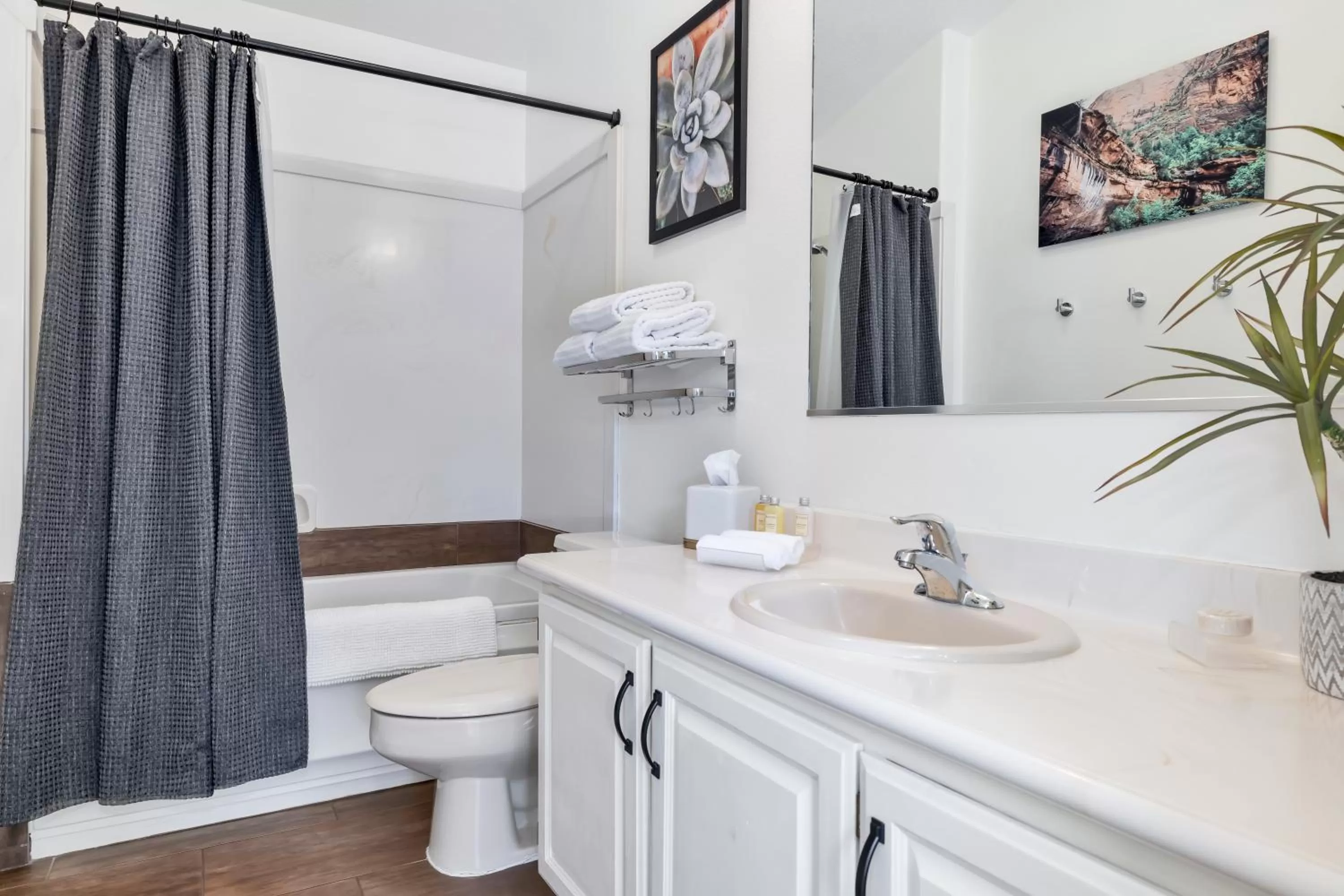 Bathroom in Red Rock Inn Cottages