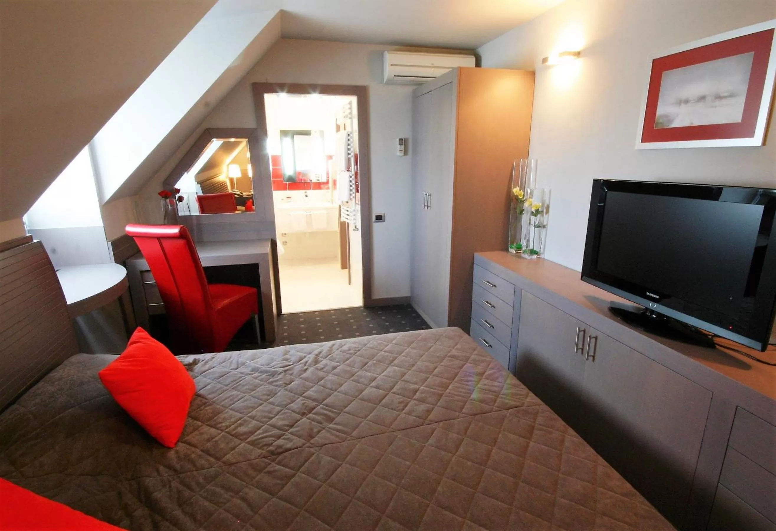 Bed in Garni Hotel Leopold I