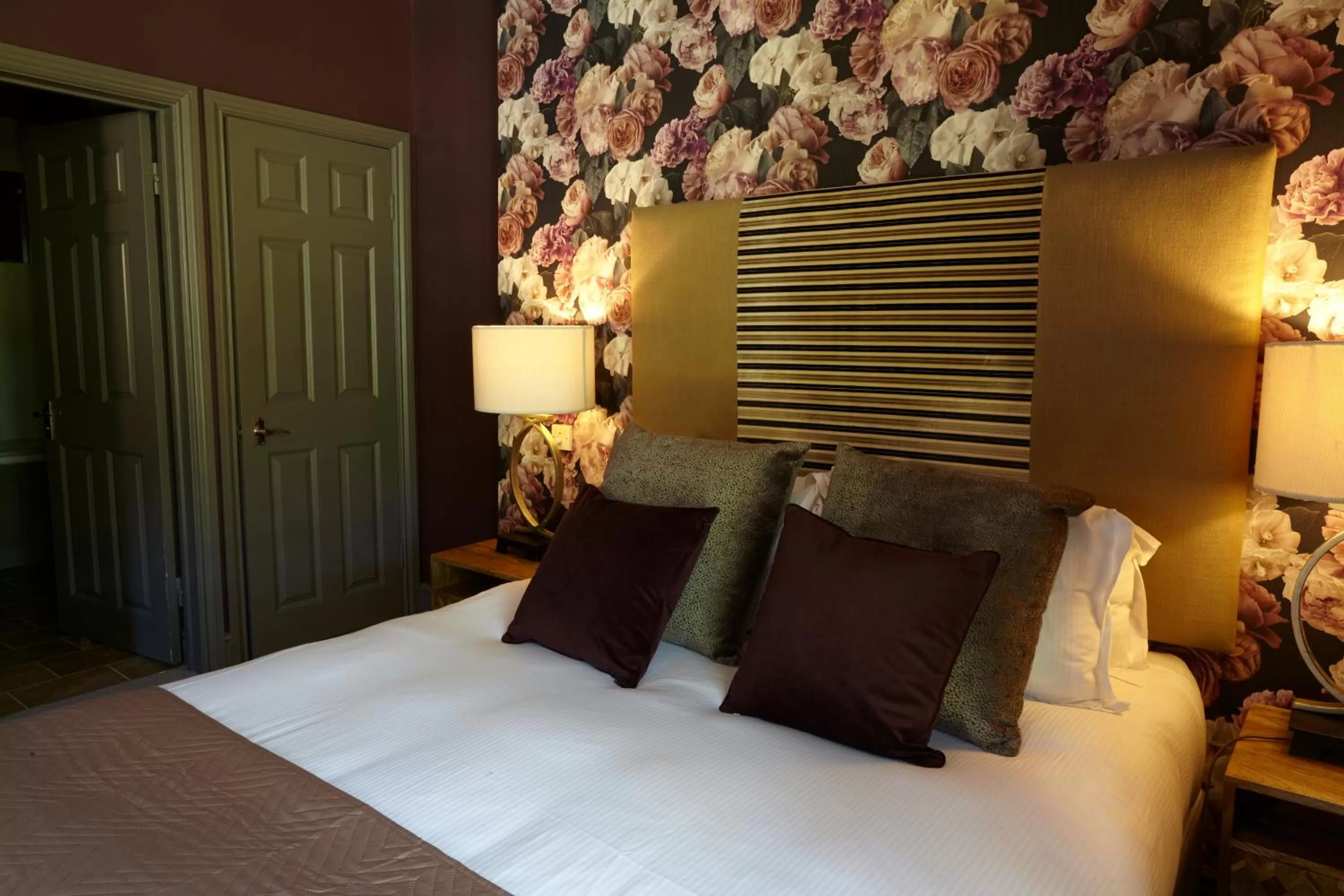 Bedroom, Bed in Horse and Groom