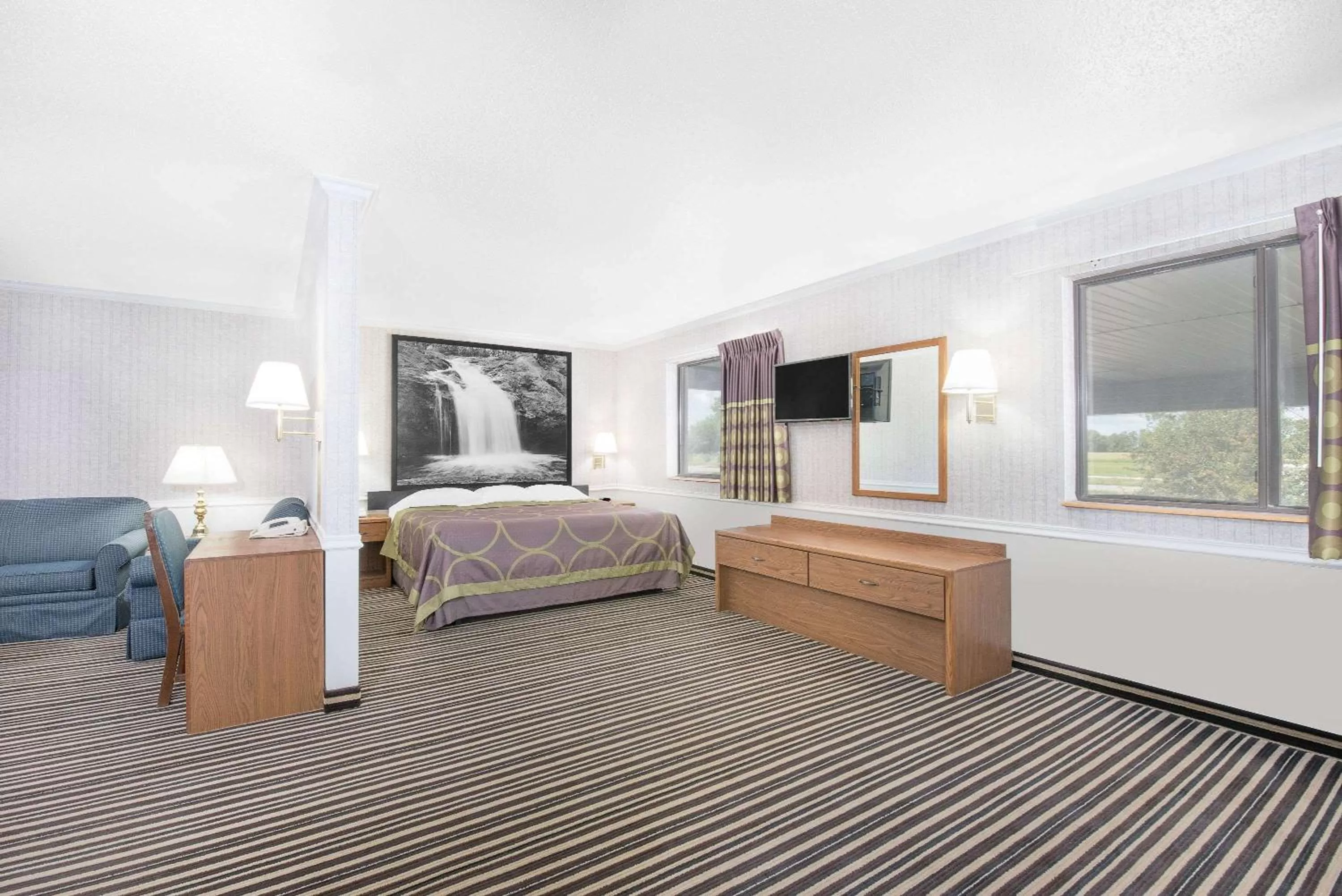 Photo of the whole room, Bed in Super 8 by Wyndham Morris