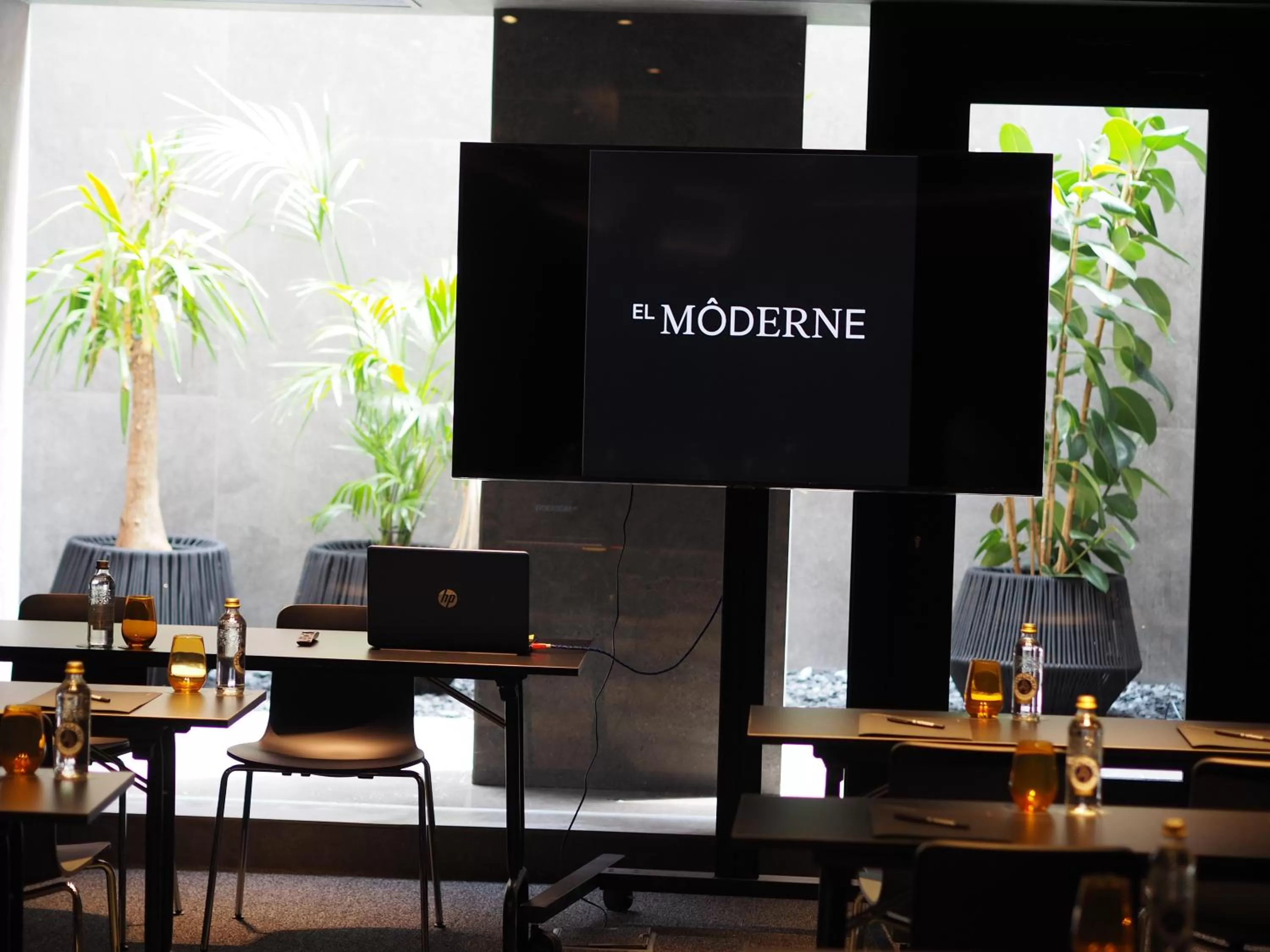 Meeting/conference room in El Môderne Hotel