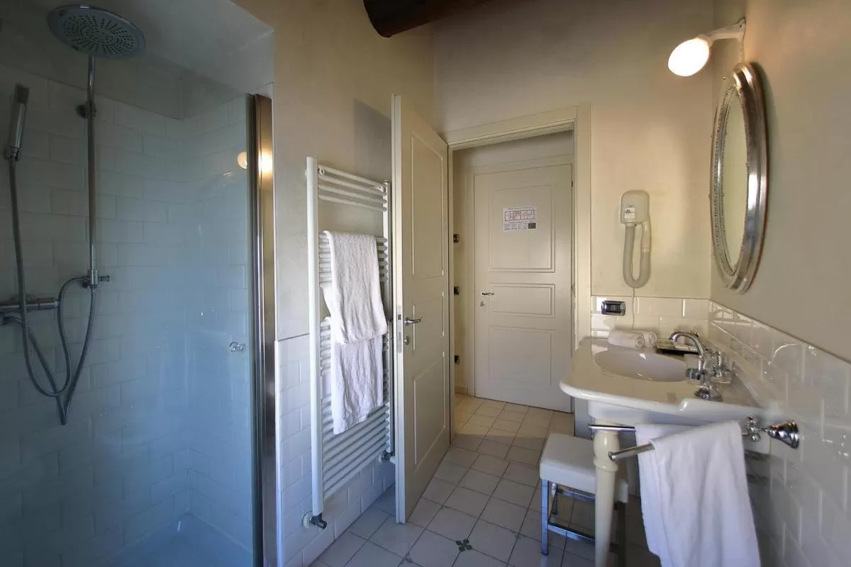 Bathroom in Classique