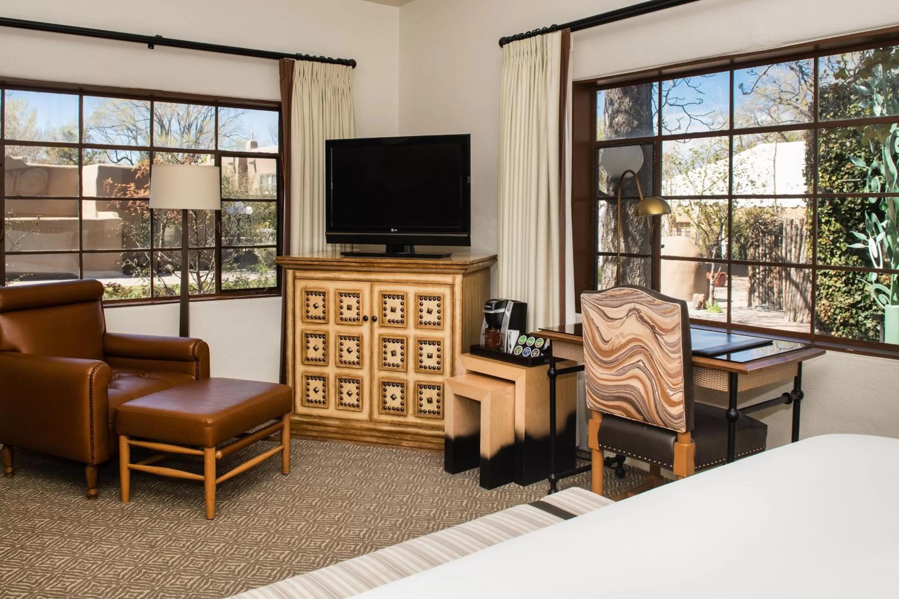 Living room in La Posada De Santa Fe, a Tribute Portfolio Resort & Spa