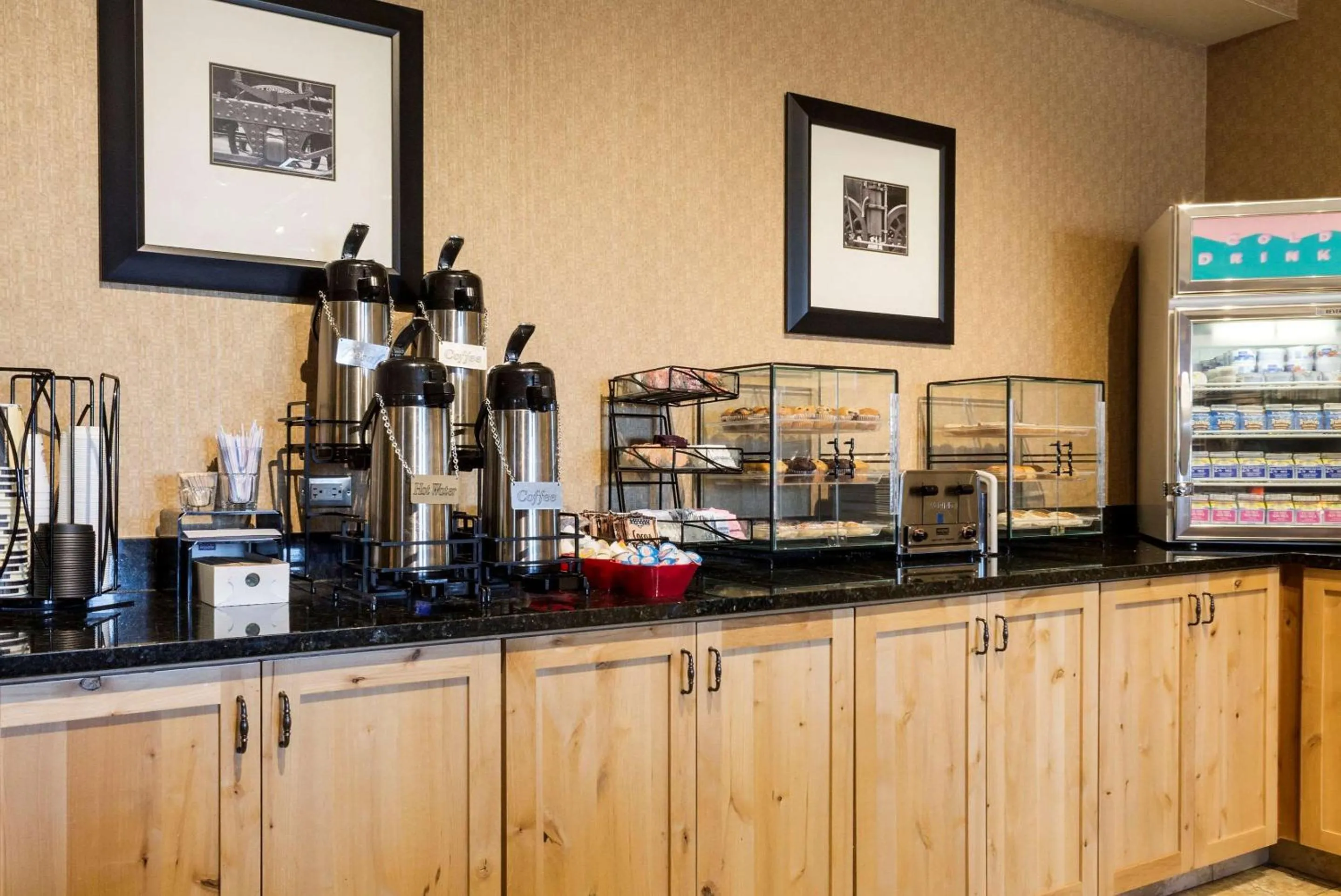 Restaurant/places to eat in MainStay Suites Williston