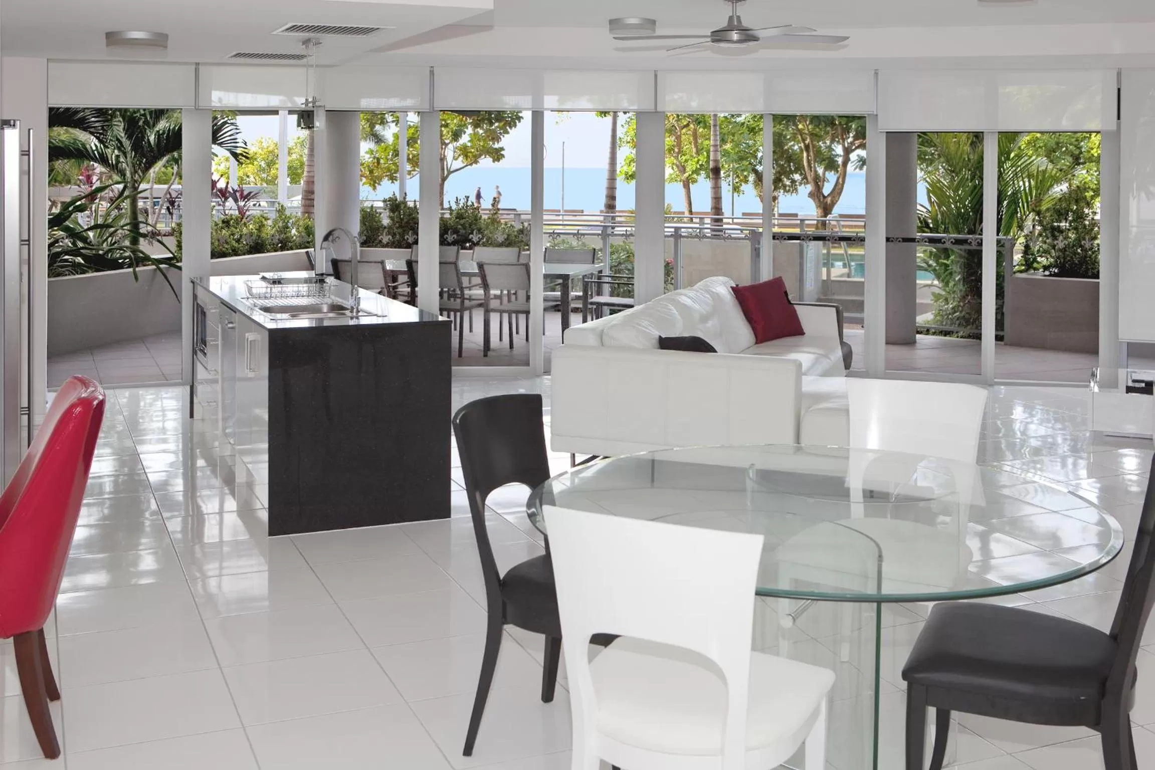 Three Bedroom Apartment with Pool Access- Penthouse in Vision Apartments