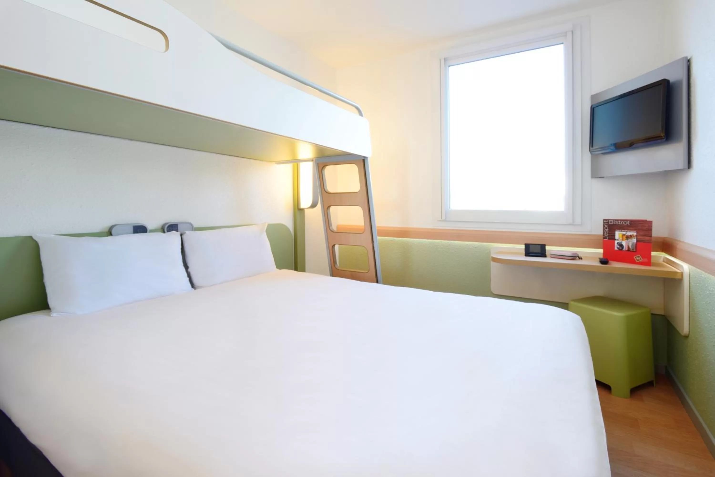 Photo of the whole room, Bed in Ibis Budget Montelimar